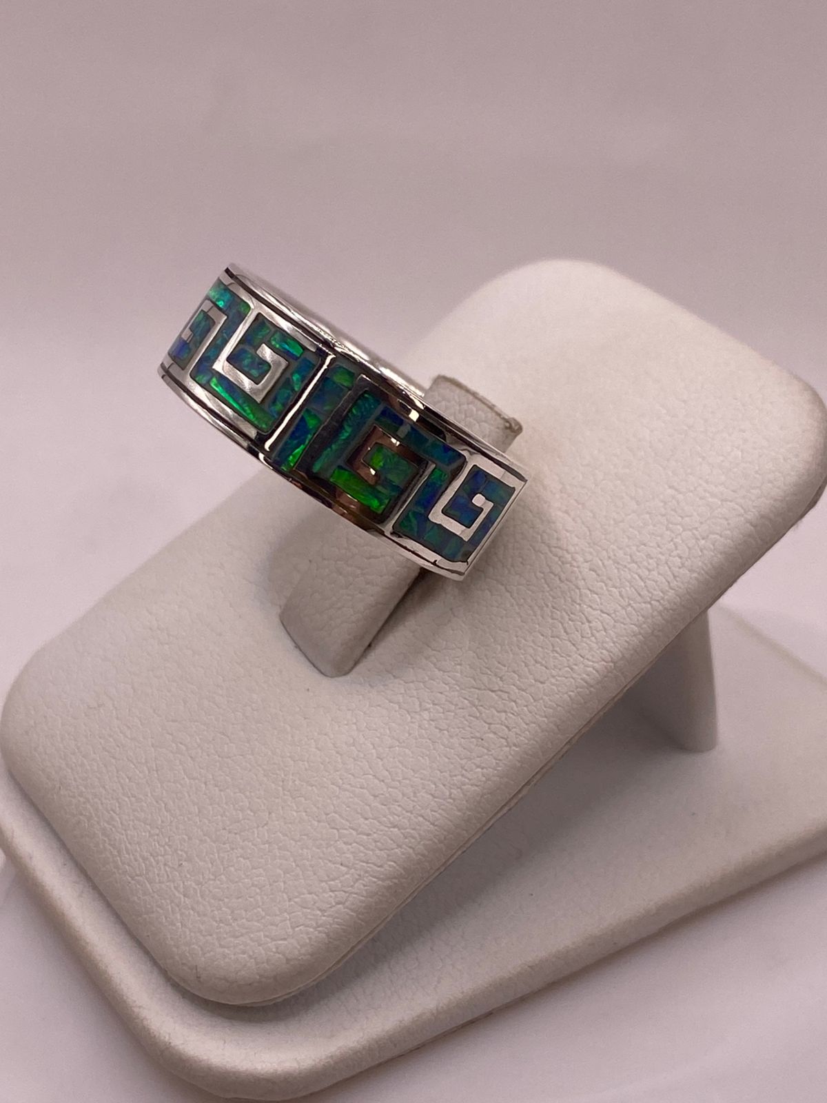ANILLO GRECA DE PLATA LEY 950 CON ÓPALO AZUL Y VERDE