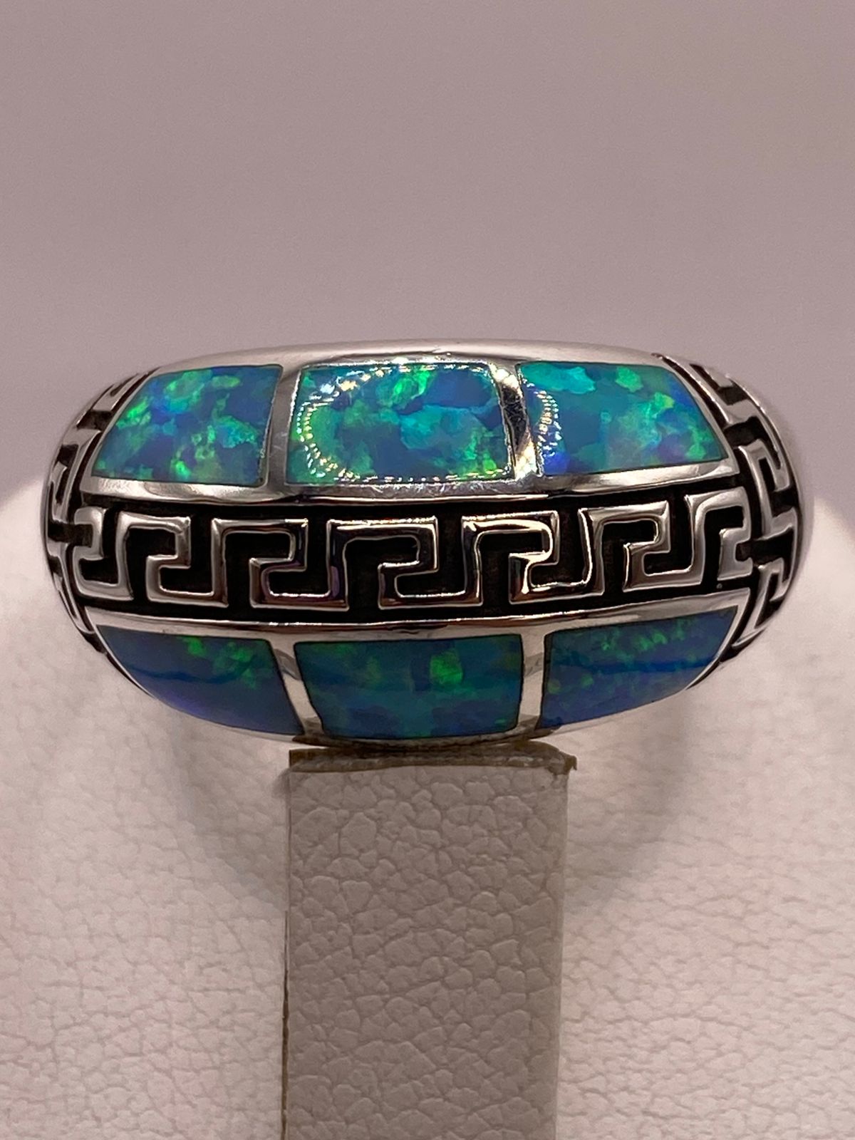 ANILLO GRECA DE PLATA LEY 950 CON ÓPALO DE FUEGO AZUL CIELO