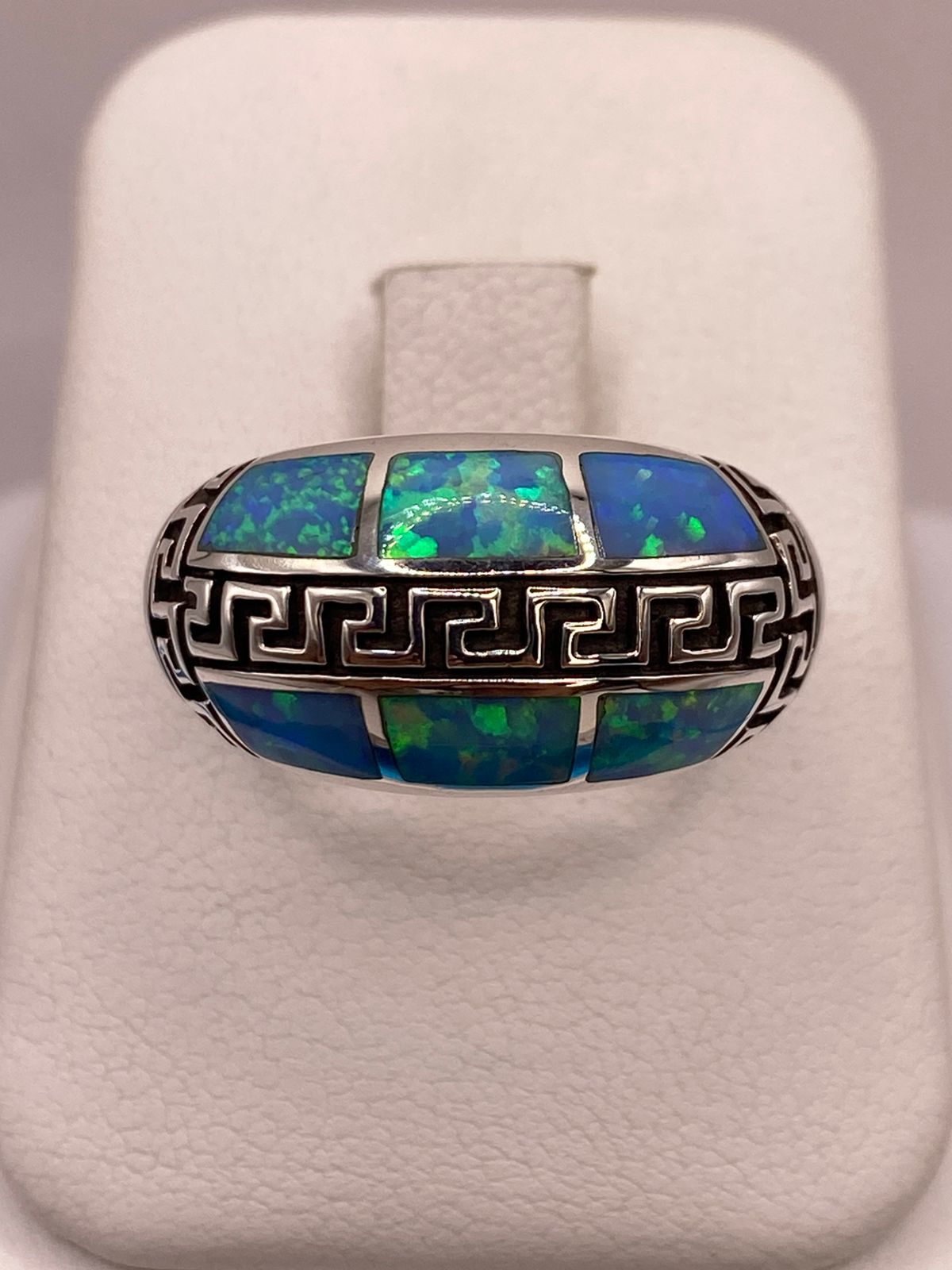 ANILLO GRECA DE PLATA LEY 950 CON ÓPALO DE FUEGO AZUL CIELO