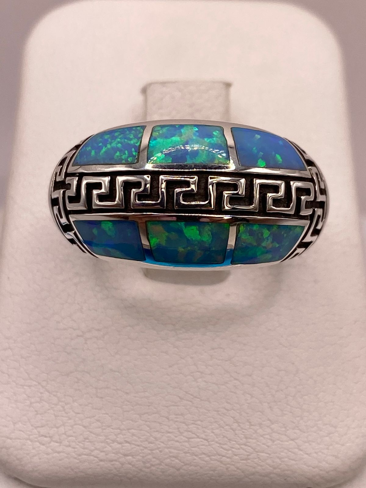 ANILLO GRECA DE PLATA LEY 950 CON ÓPALO DE FUEGO AZUL CIELO