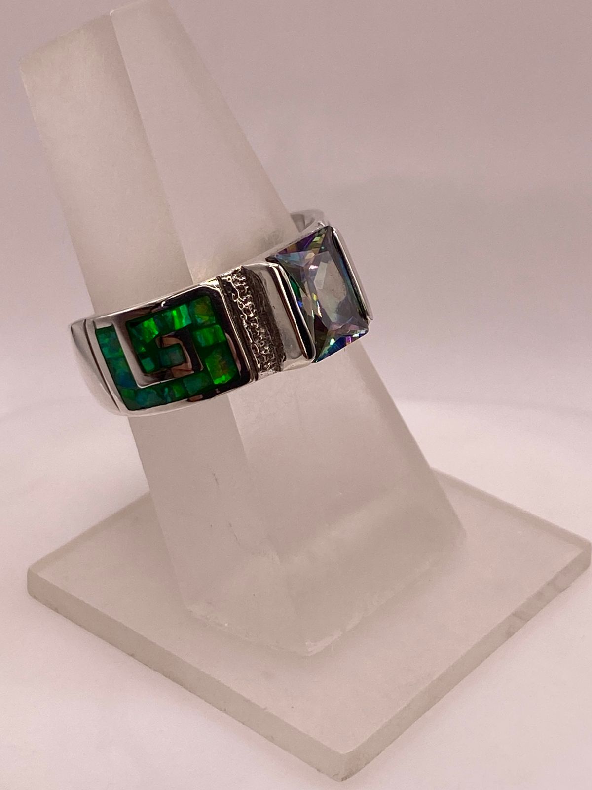 ANILLO GRECA DE PLATA LEY 950 CON ÓPALO DE FUEGO Y ZIRCONIA