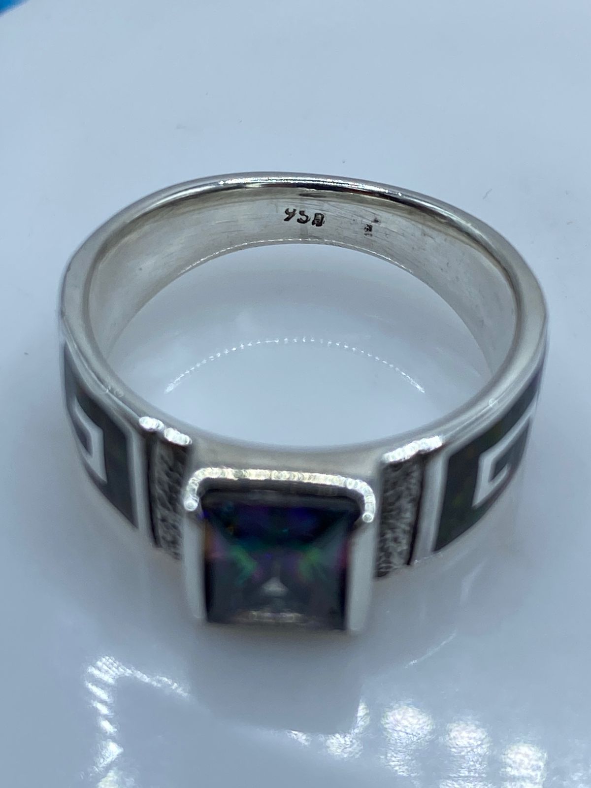 Anillo Greca de Plata .950 con Ópalo de Fuego y Zircona Multicolor