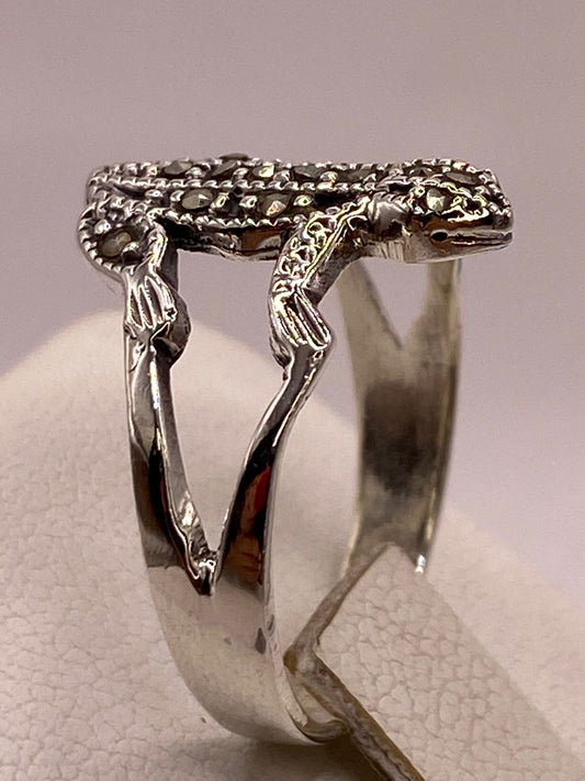 Anillo Lagartija Vintage con Marquesitas en Plata Ley 925 — ángulo diagonal
