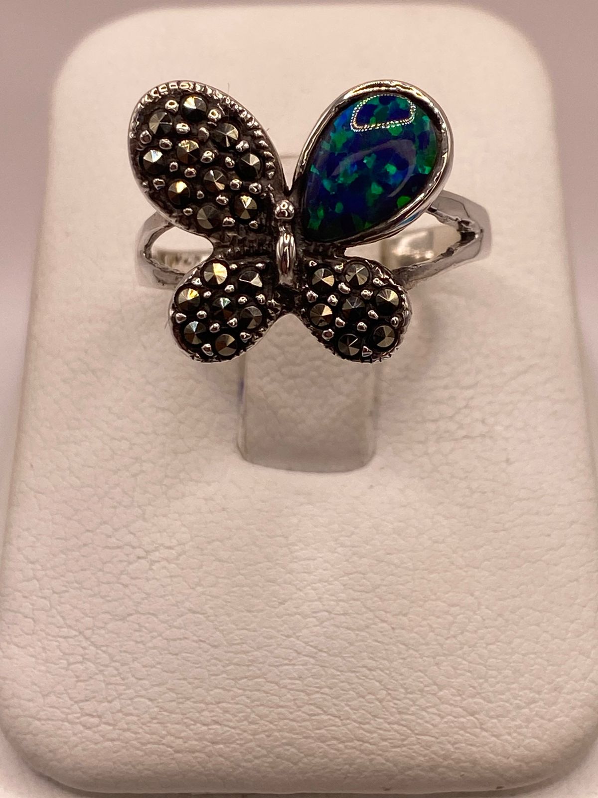 Anillo Mariposa de Plata Ley 925 con Ópalo de Fuego y Marquesitas