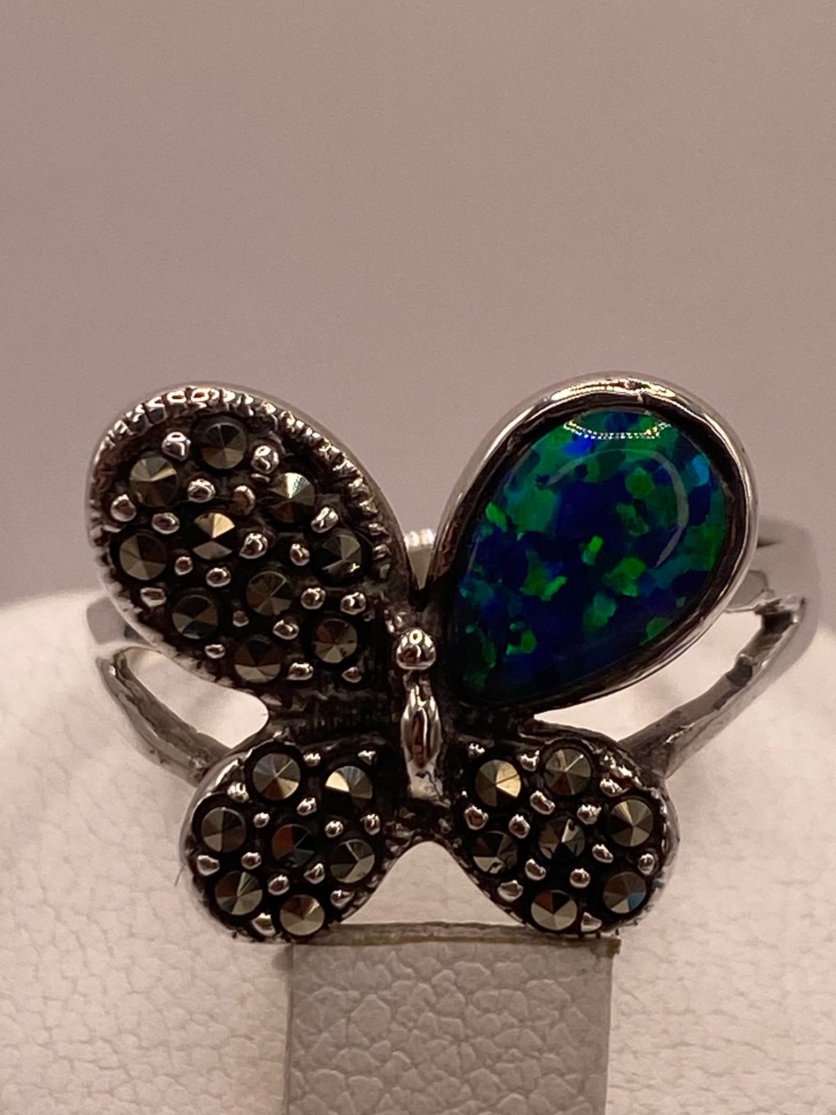 Anillo Mariposa de Plata Ley 925 con Ópalo de Fuego y Marquesitas