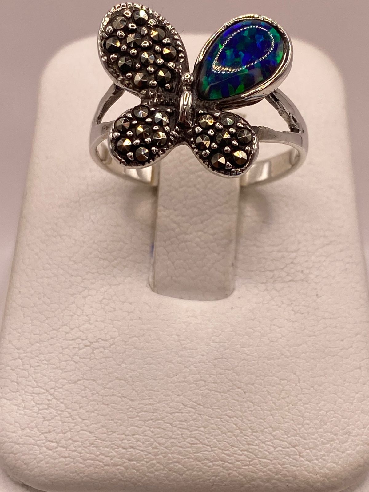 Anillo Mariposa de Plata Ley 925 con Ópalo de Fuego y Marquesitas