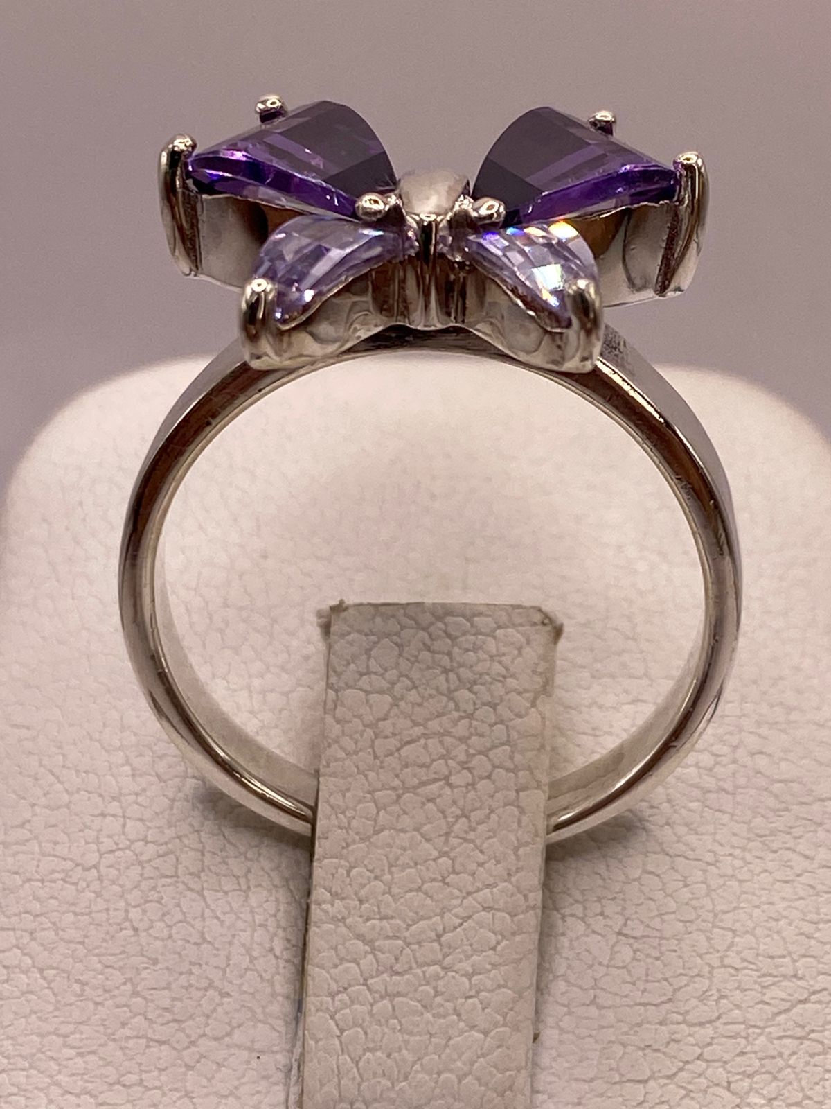 Anillo Mariposa con Zirconias Moradas en Plata Ley 925