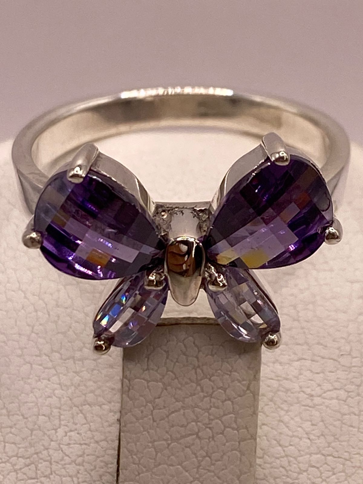 Anillo Mariposa con Zirconias Moradas en Plata Ley 925