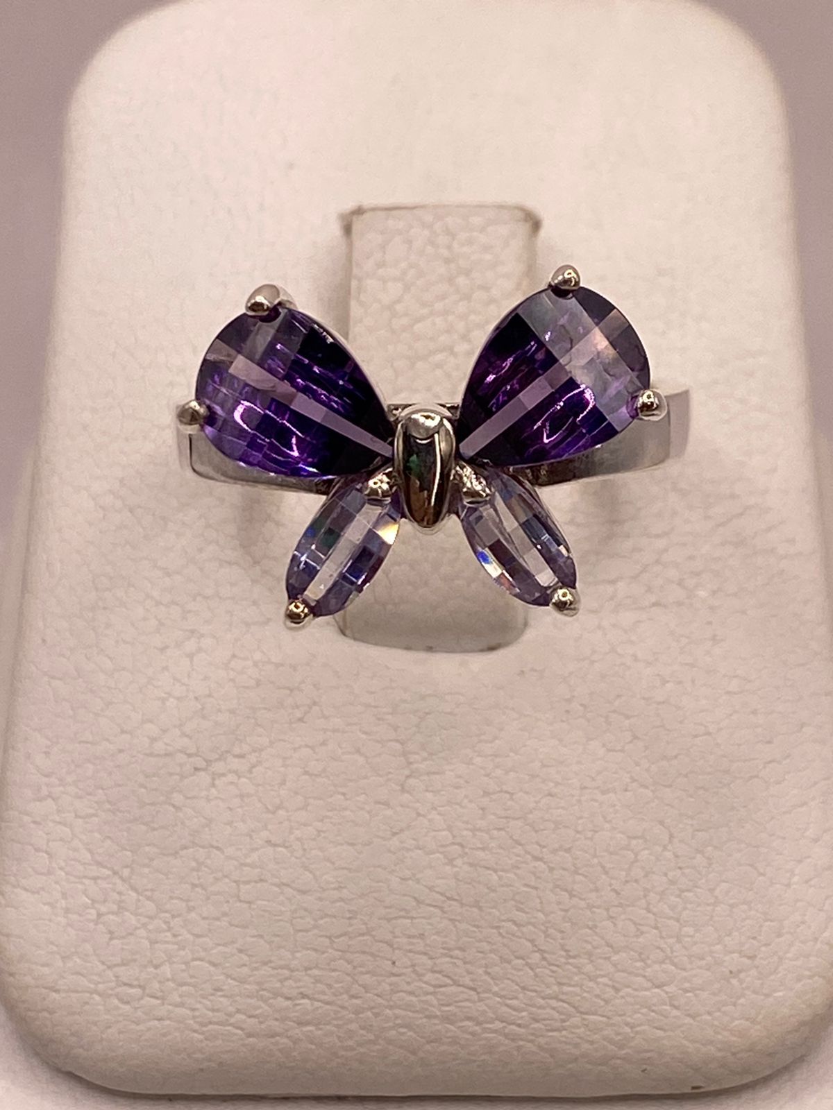Anillo Mariposa con Zirconias Moradas en Plata Ley 925