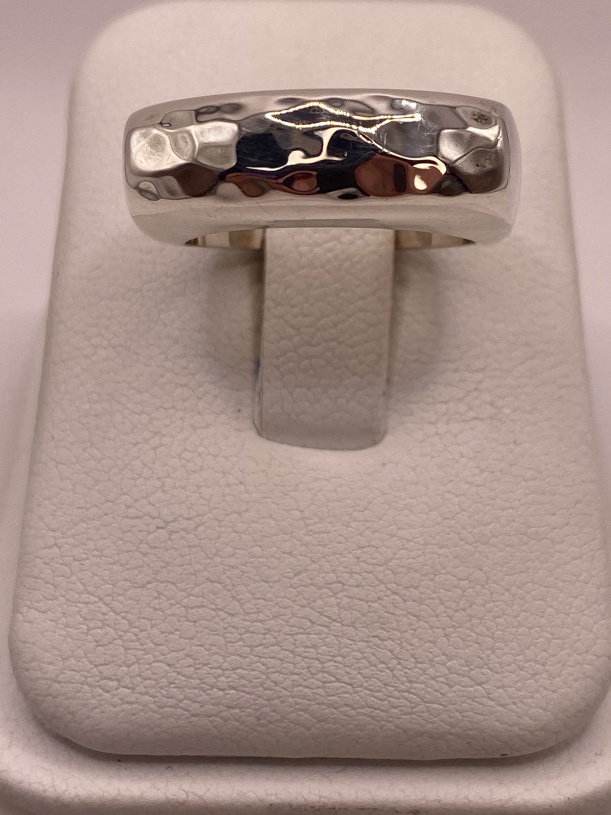 ANILLO MARTILLADO DE PLATA LEY 925