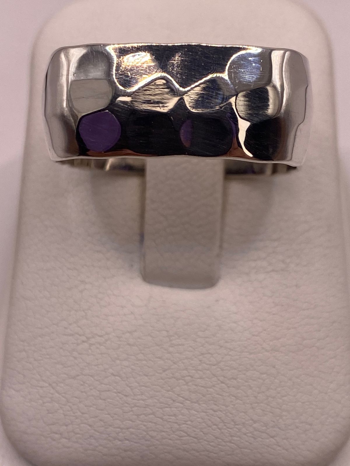 ANILLO MARTILLADO DE PLATA LEY 925 DISEÑO MINIMALISTA