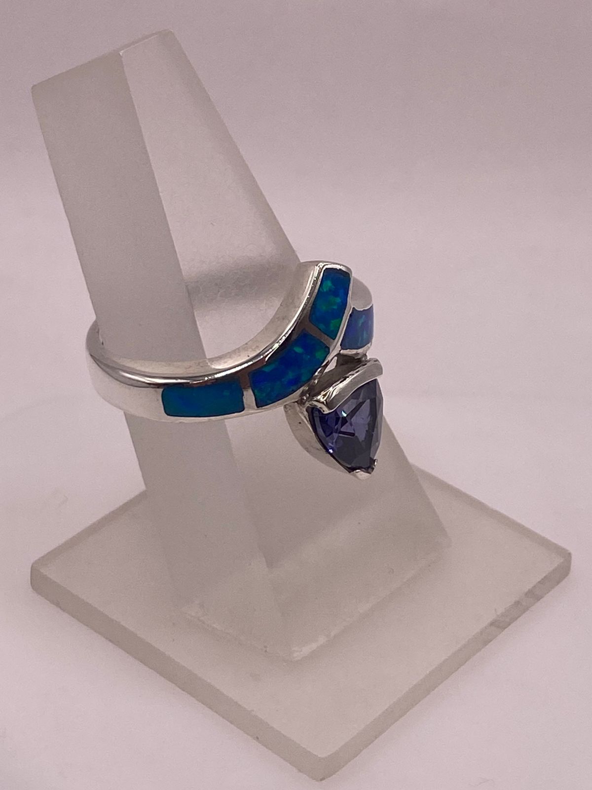 Anillo Moderno Ópalo Azul & Zirconia Tanzanita Trillion Plata 950