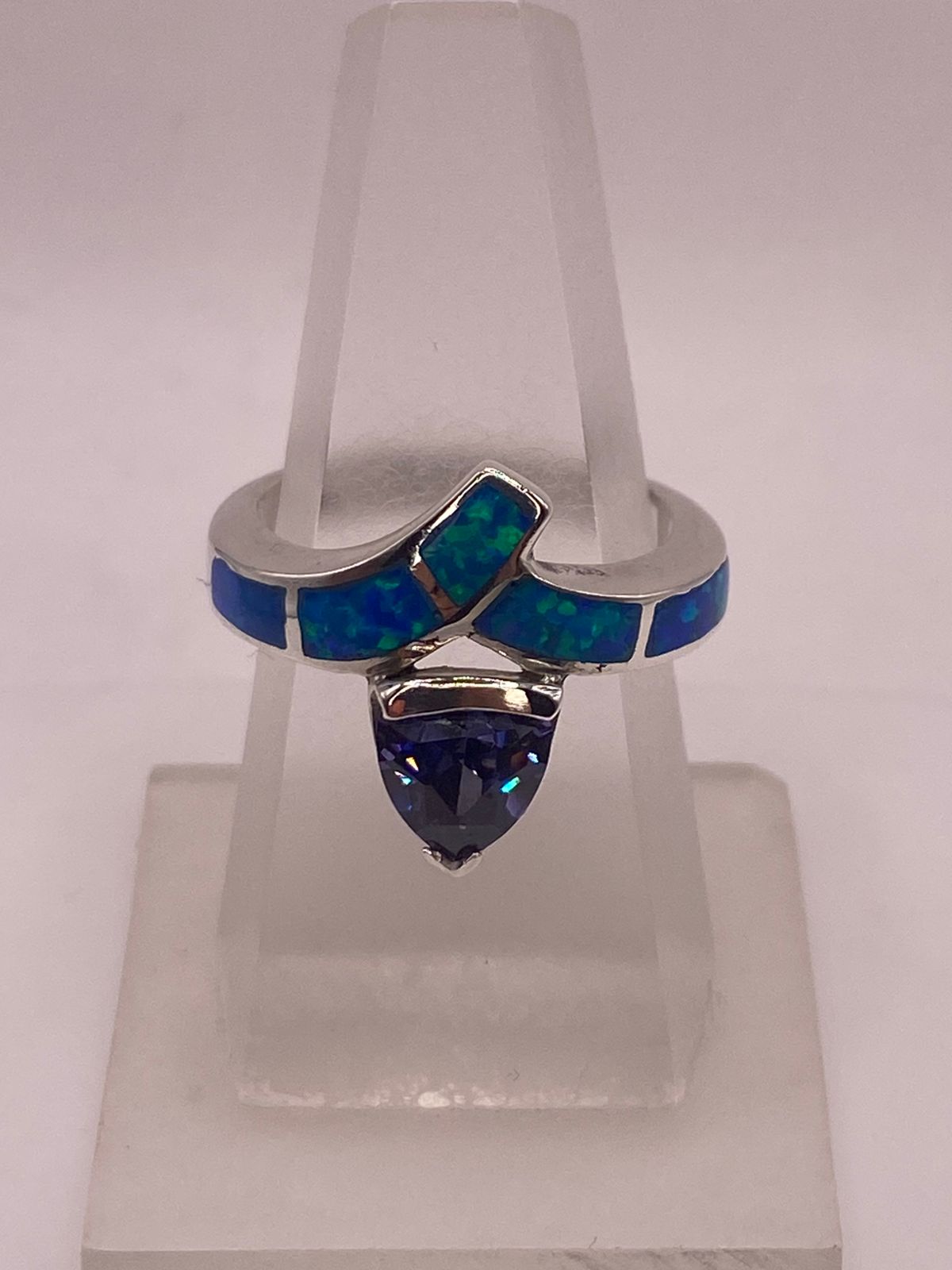 Anillo Moderno Ópalo Azul & Zirconia Tanzanita Trillion Plata 950