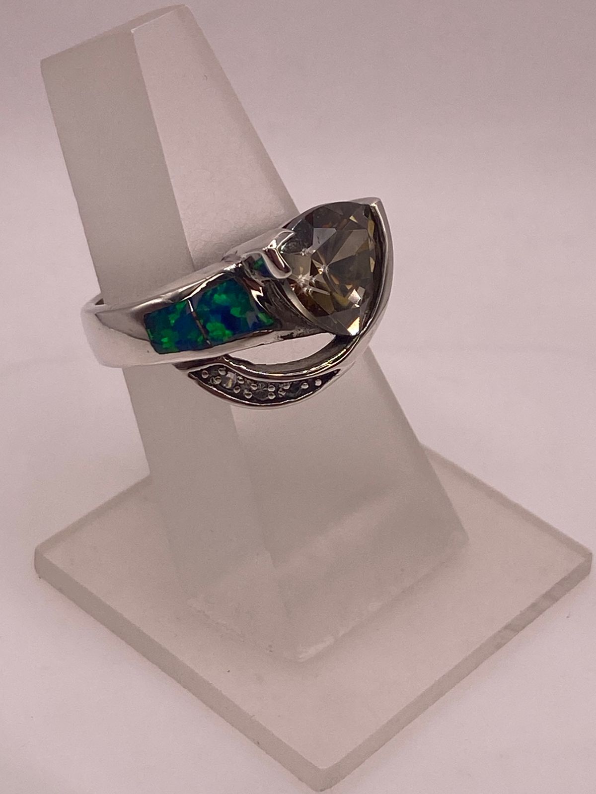 Anillo Moderno Ópalo Azul & Zirconia Trillion Cuarzo Ahumado Plata 925