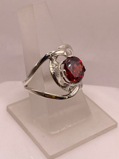 Anillo Moderno con Piedra Roja en Plata 925