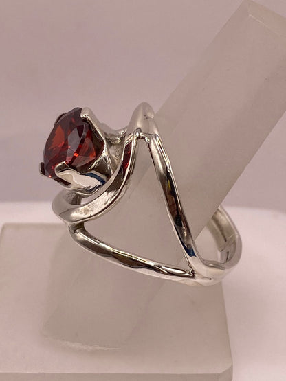 Anillo Moderno con Piedra Roja en Plata 925