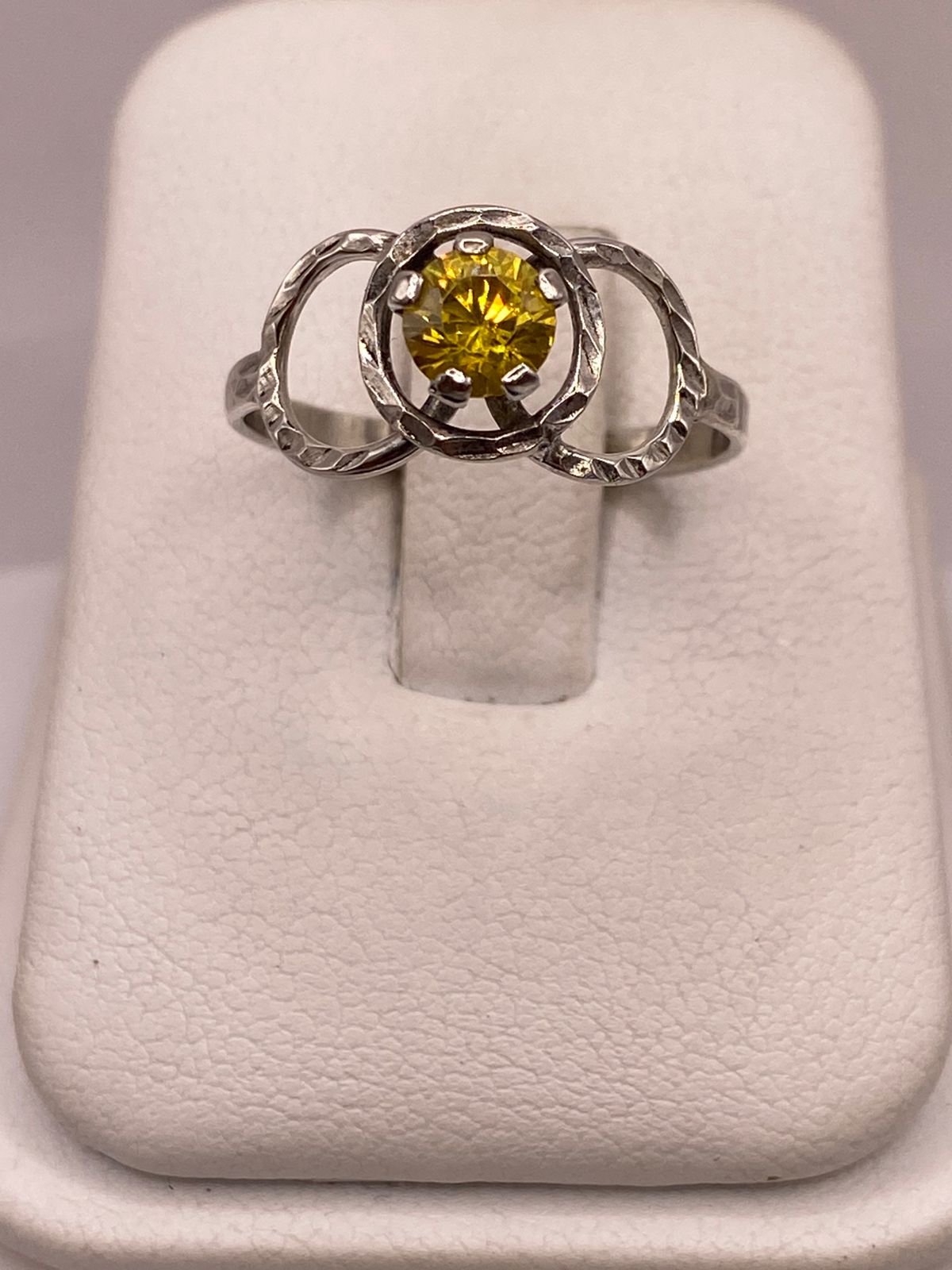 Anillo Moderno con Zirconia Amarilla en Plata 925