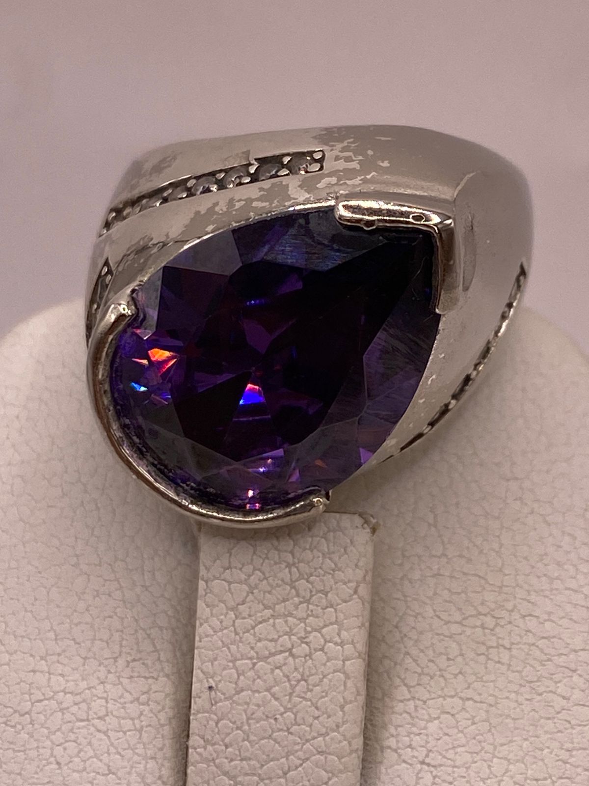 Anillo Moderno con Zirconia Morada en Plata Ley 925