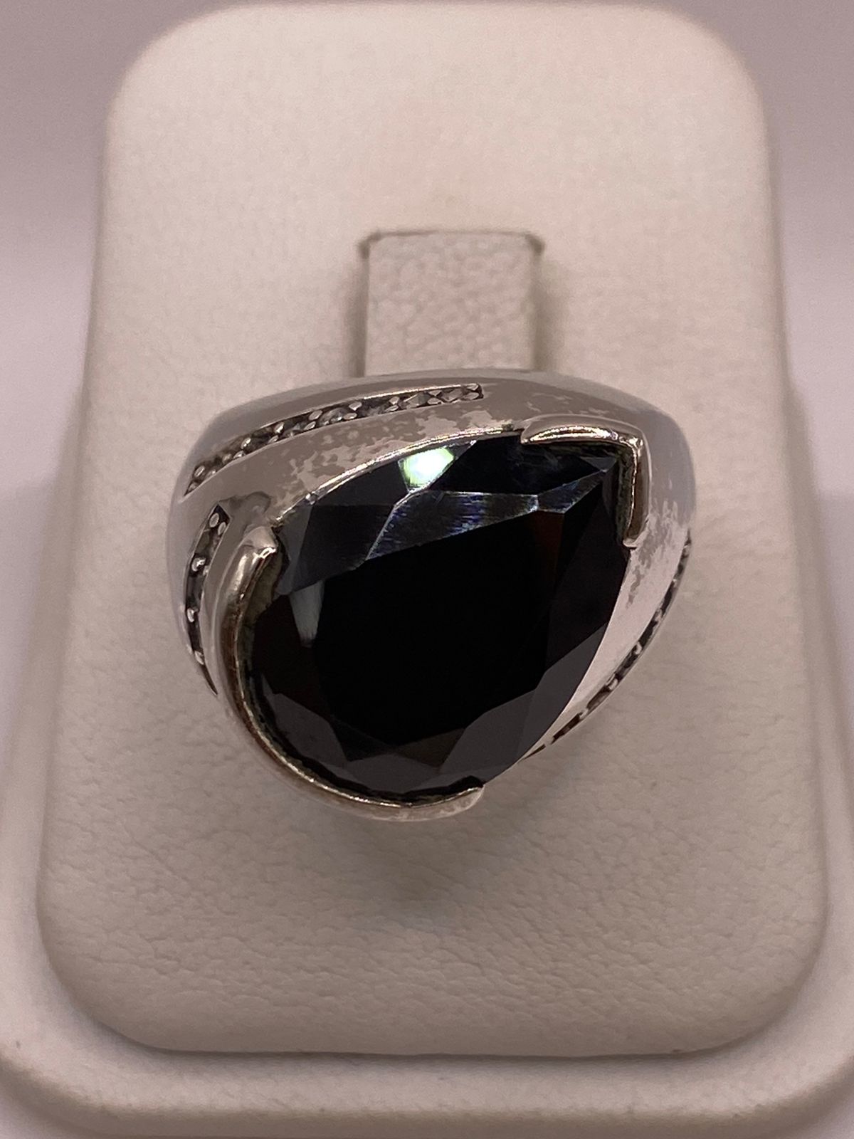 Anillo Moderno con Zirconia Negra en Plata Ley 925