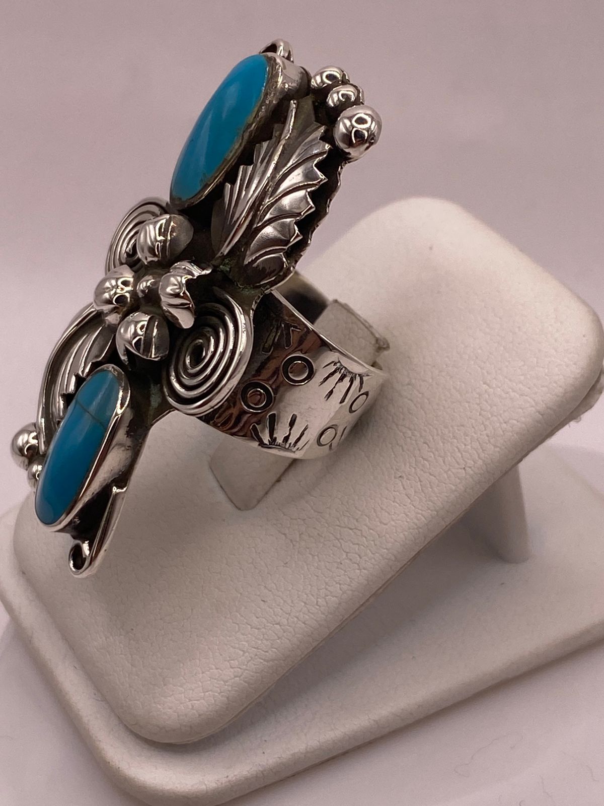 Anillo Navajo de Pluma de Plata Ley 925 con Turquesa