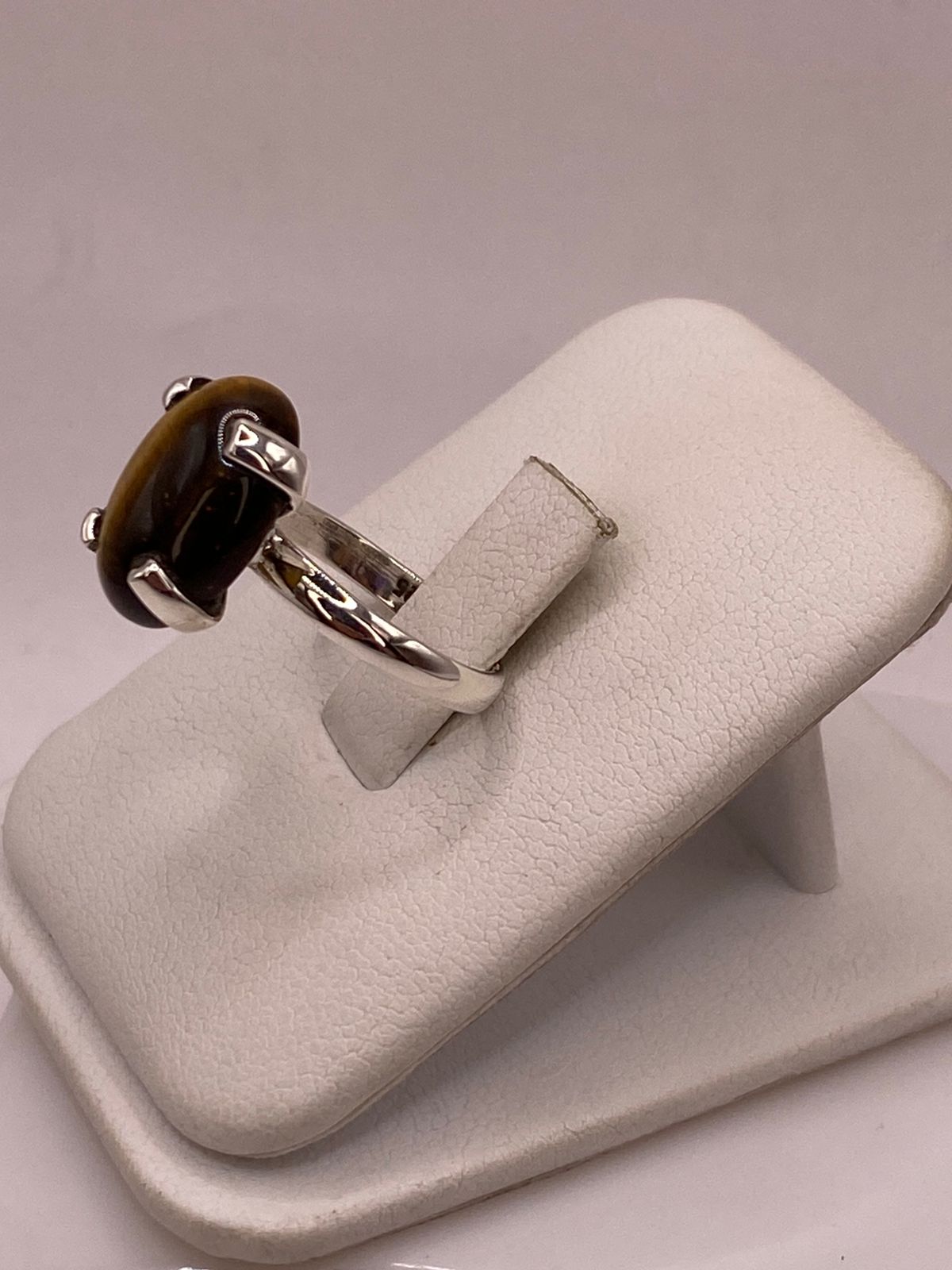 ANILLO CON OJO DE TIGRE DE PLATA LEY 925