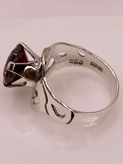 Anillo Ondulado de Plata Ley 925 con Zirconia Roja