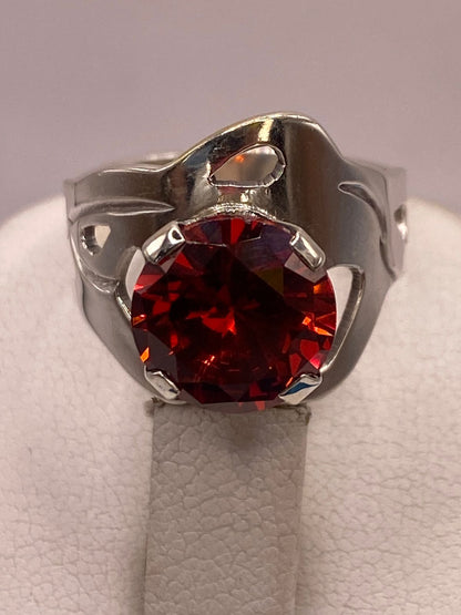 Anillo Ondulado de Plata Ley 925 con Zirconia Roja