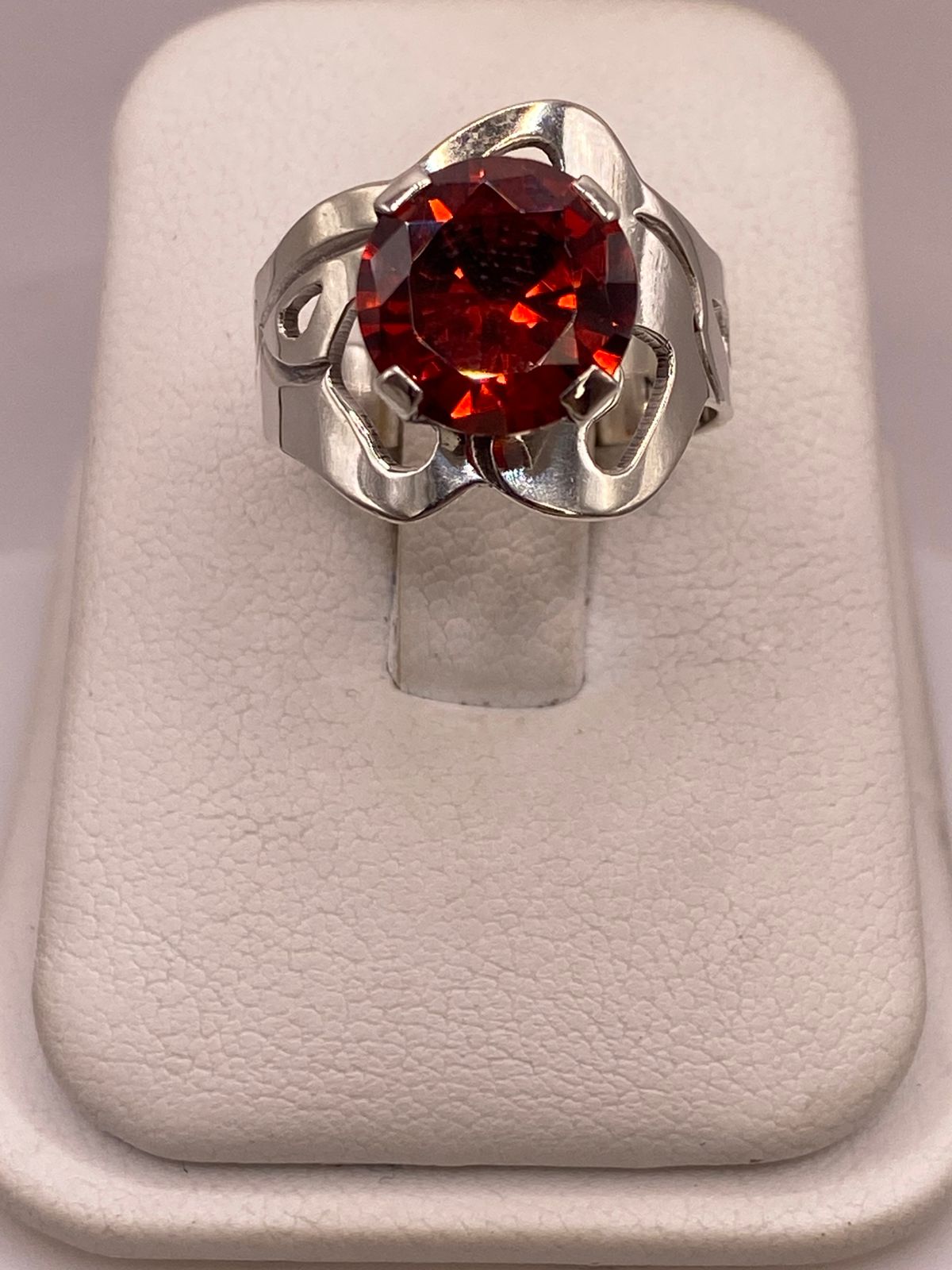 Anillo Ondulado de Plata Ley 925 con Zirconia Roja