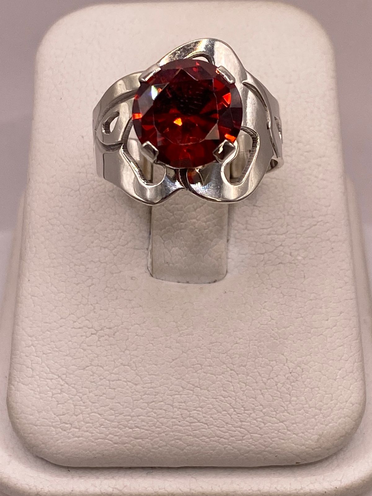 Anillo Ondulado de Plata Ley 925 con Zirconia Roja