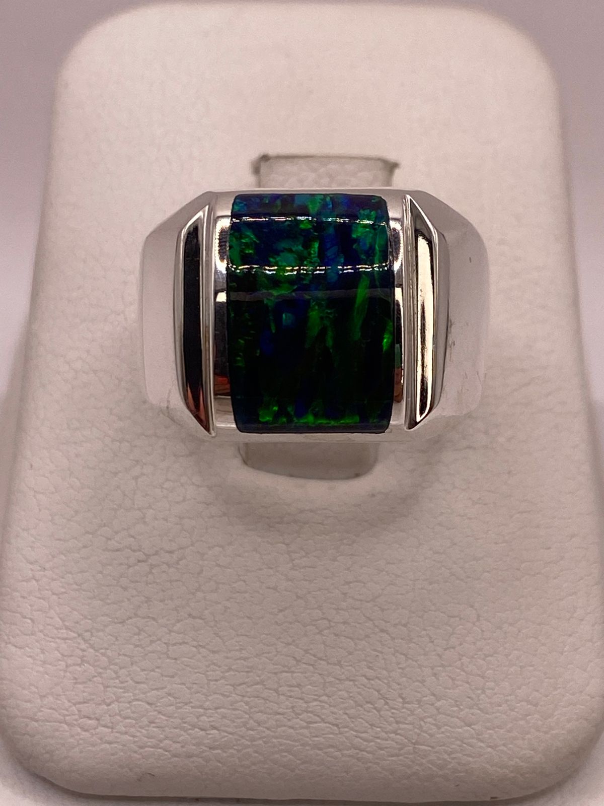 ANILLO CON ÓPALO DE FUEGO AZUL MARINO EN PLATA LEY .950