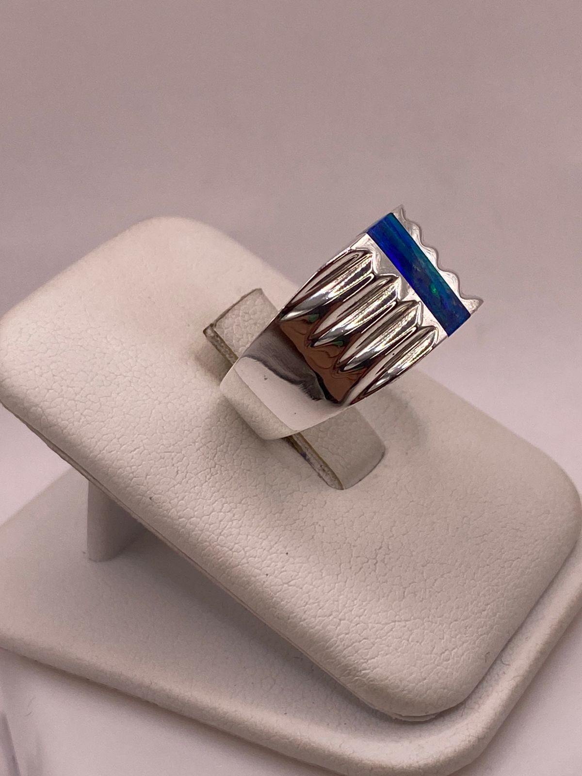 Anillo de Ópalo de Fuego Azul en Plata Ley .925