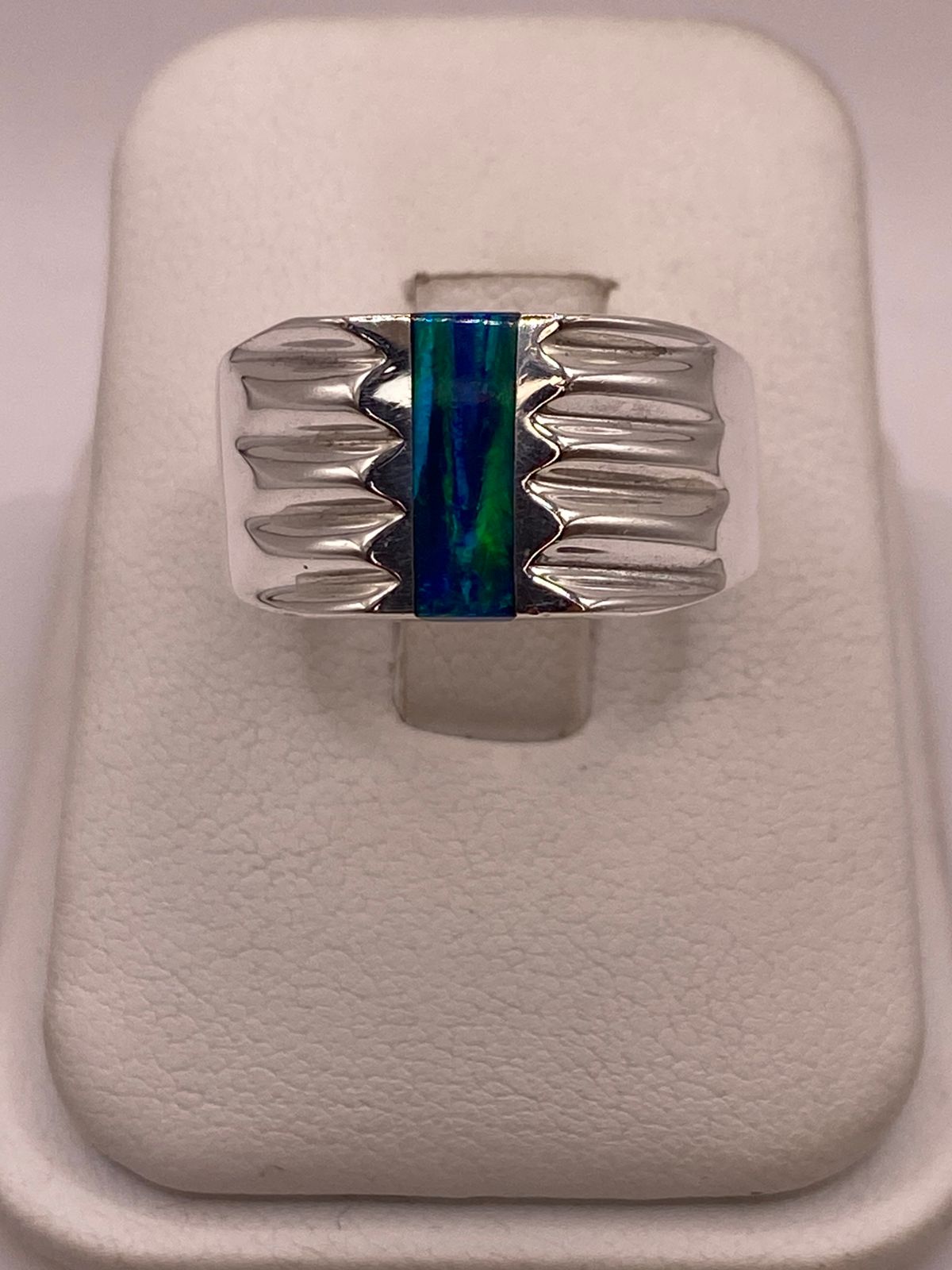 Anillo de Ópalo de Fuego Azul en Plata Ley .925