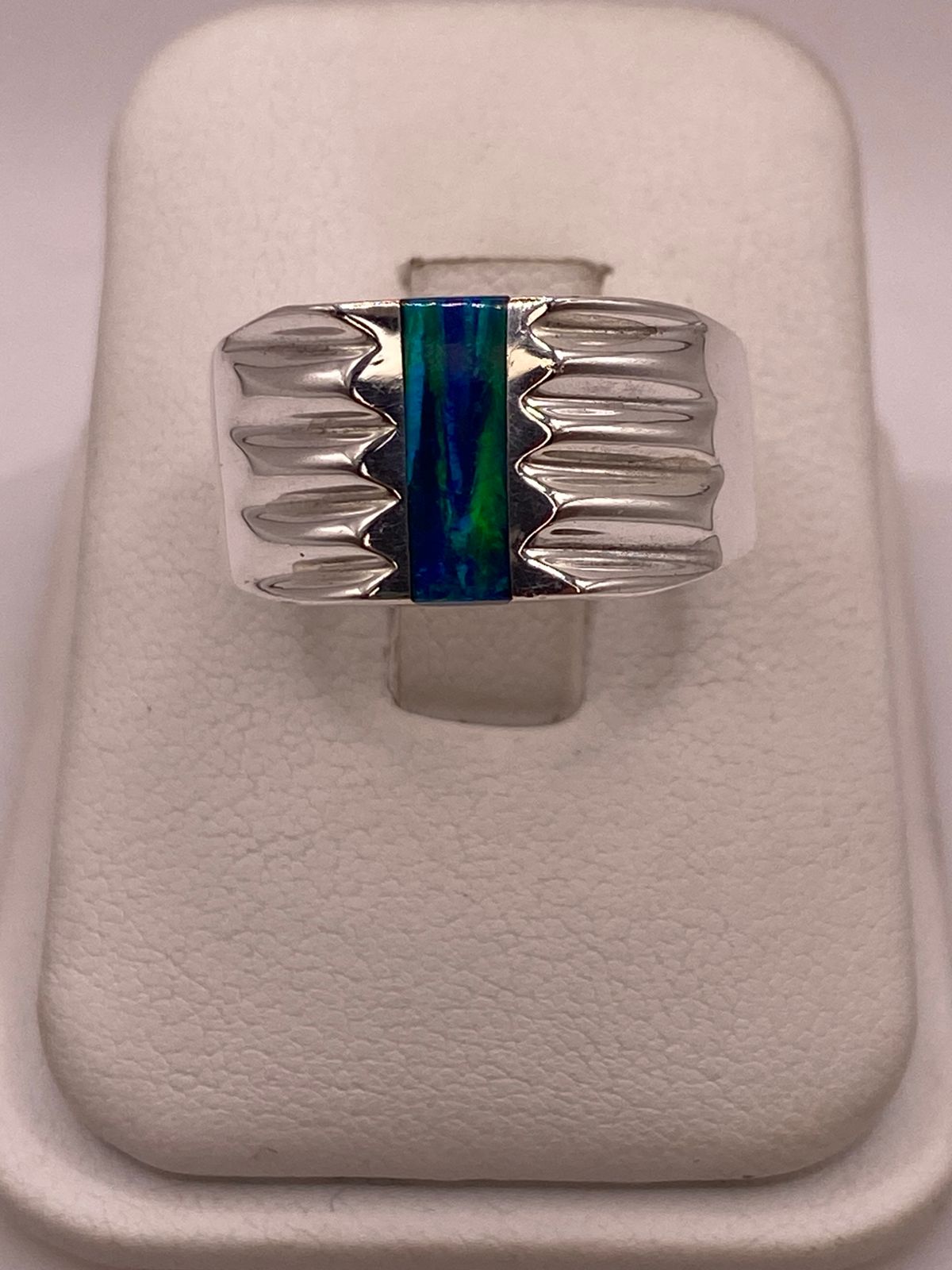 Anillo de Ópalo de Fuego Azul en Plata Ley .925