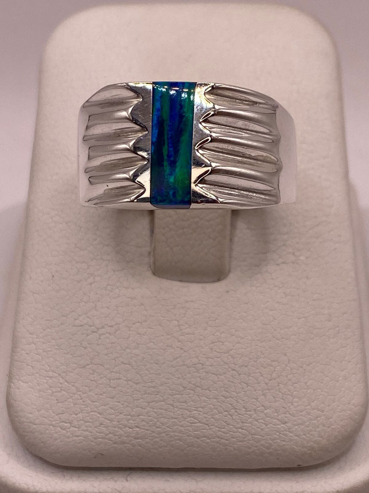Anillo de Ópalo de Fuego Azul en Plata Ley .925