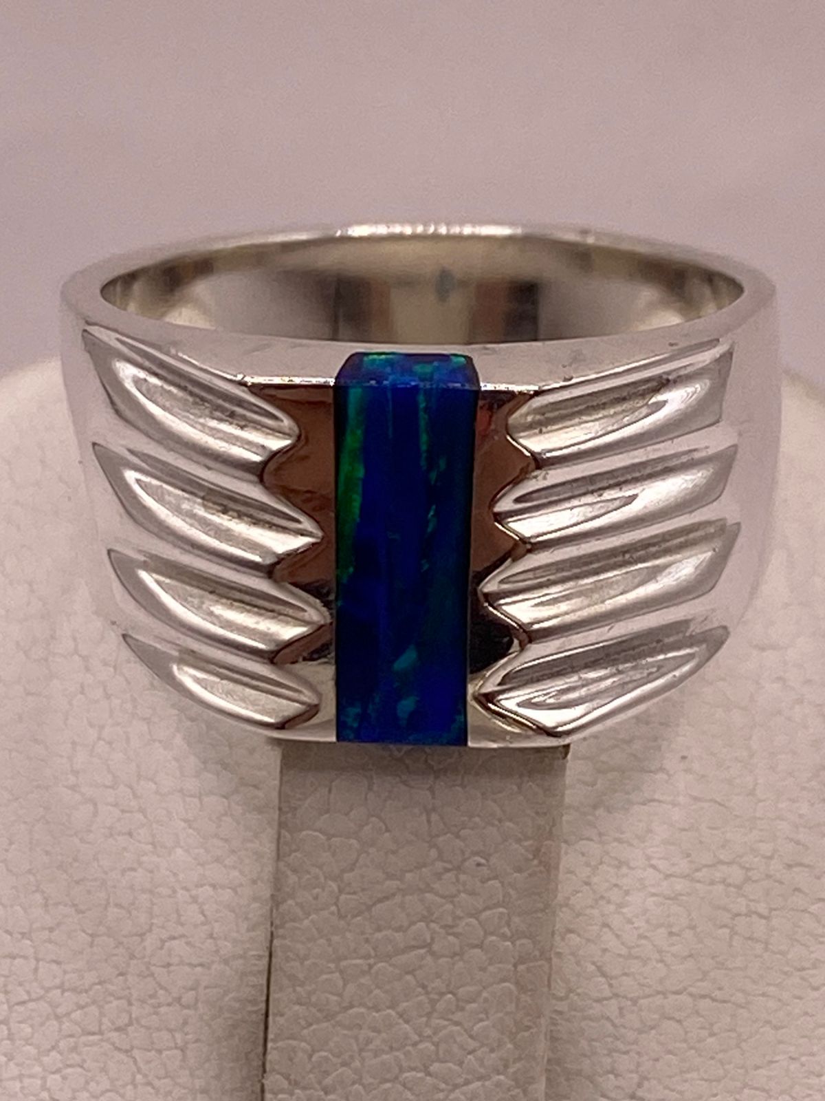 Anillo de Ópalo de Fuego Azul en Plata Ley .925