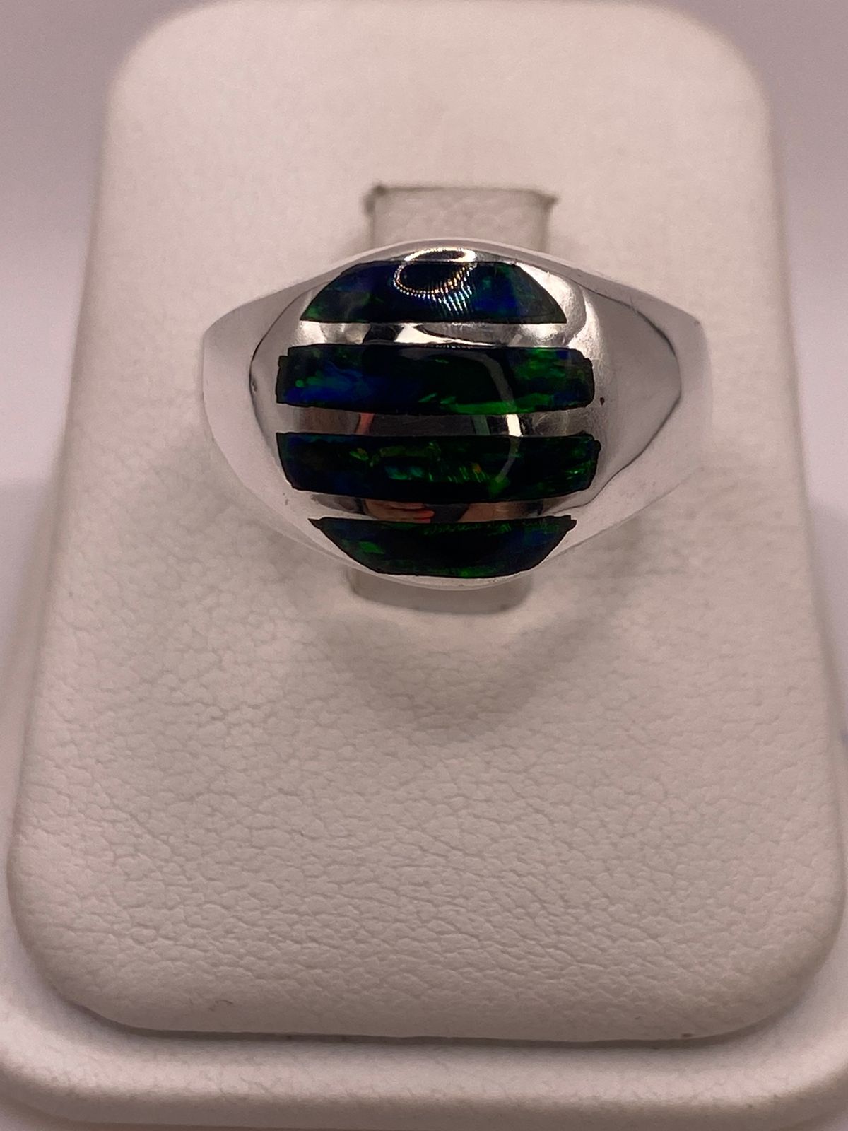 ANILLO CON ÓPALO DE FUEGO AZUL EN PLATA LEY .950