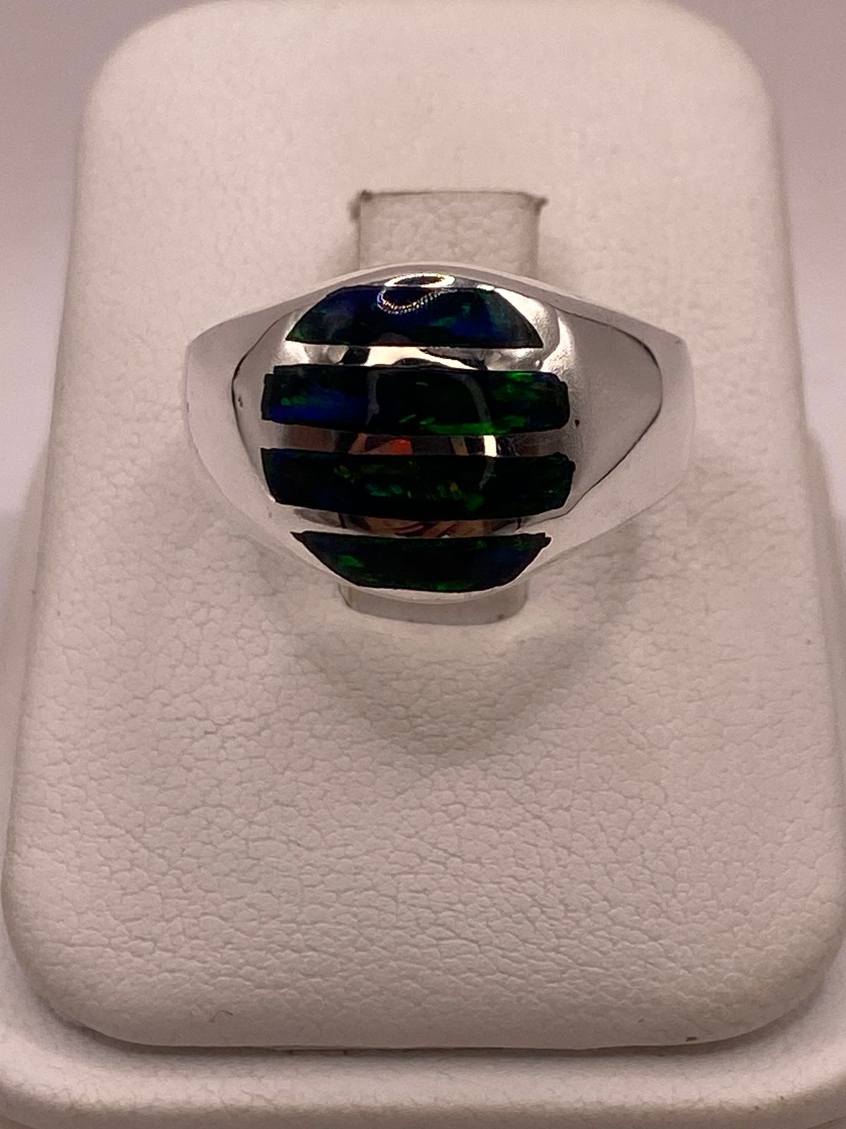 ANILLO CON ÓPALO DE FUEGO AZUL EN PLATA LEY .950