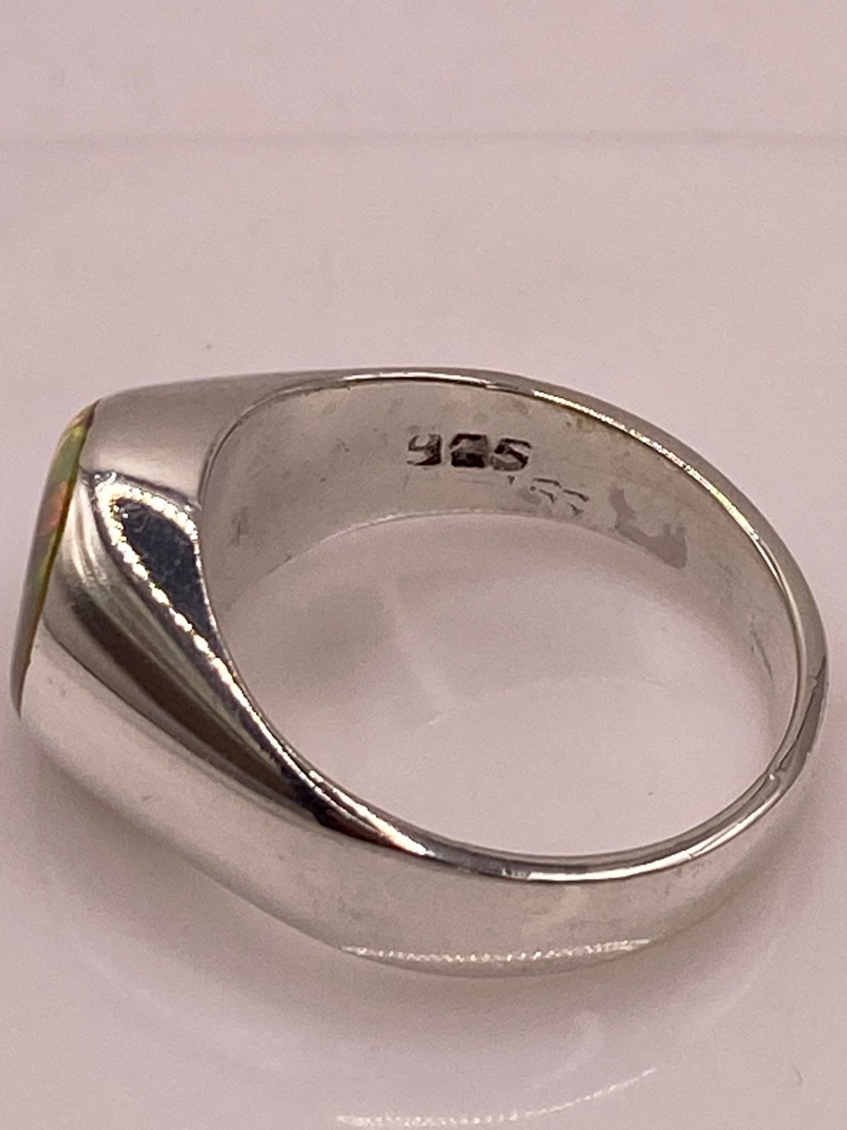 ANILLO DE ÓPALO DE FUEGO IRIDISCENTE EN PLATA LEY .925