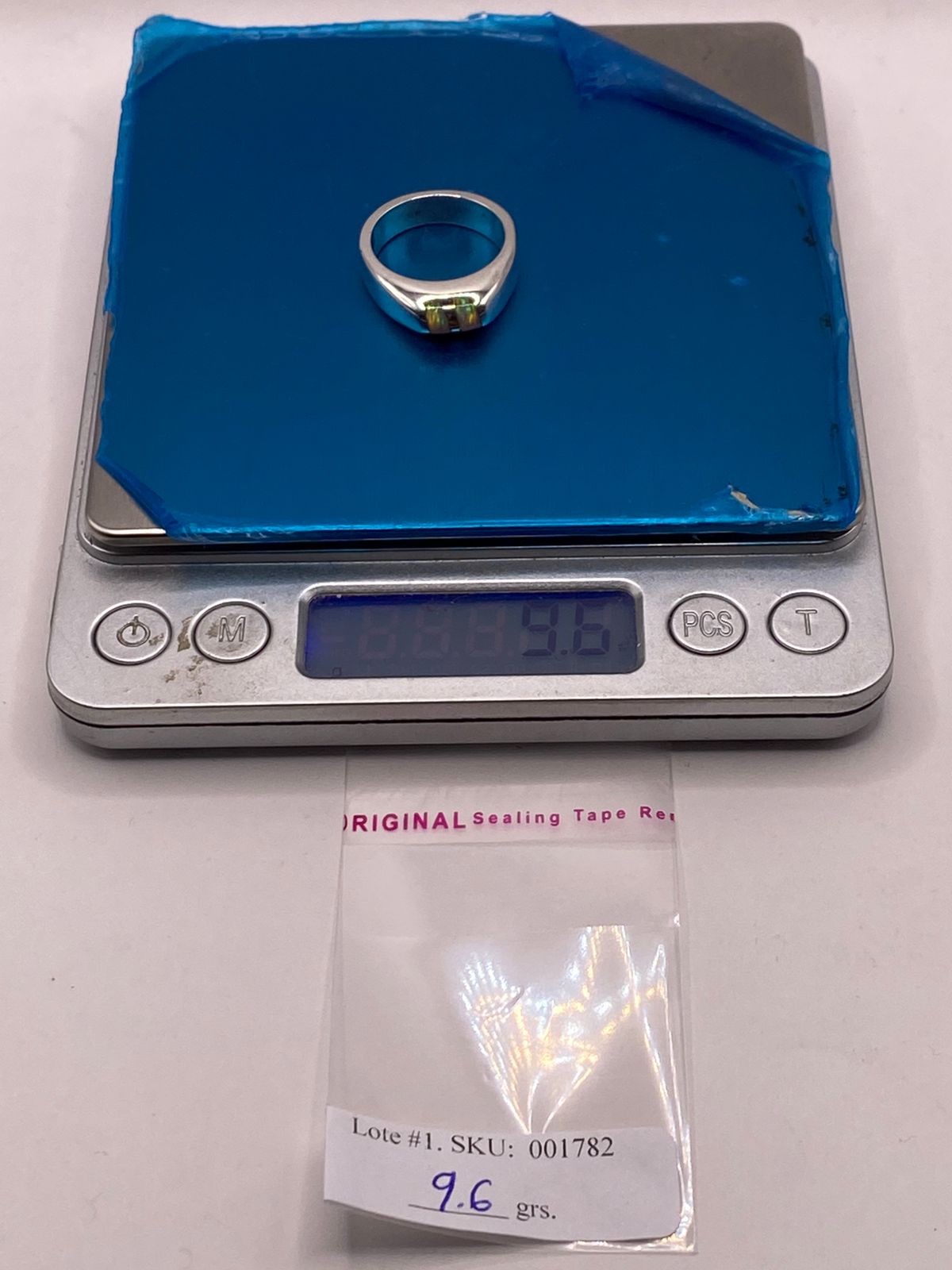 Anillo con Ópalo de Fuego Iridiscente en Plata Ley .925