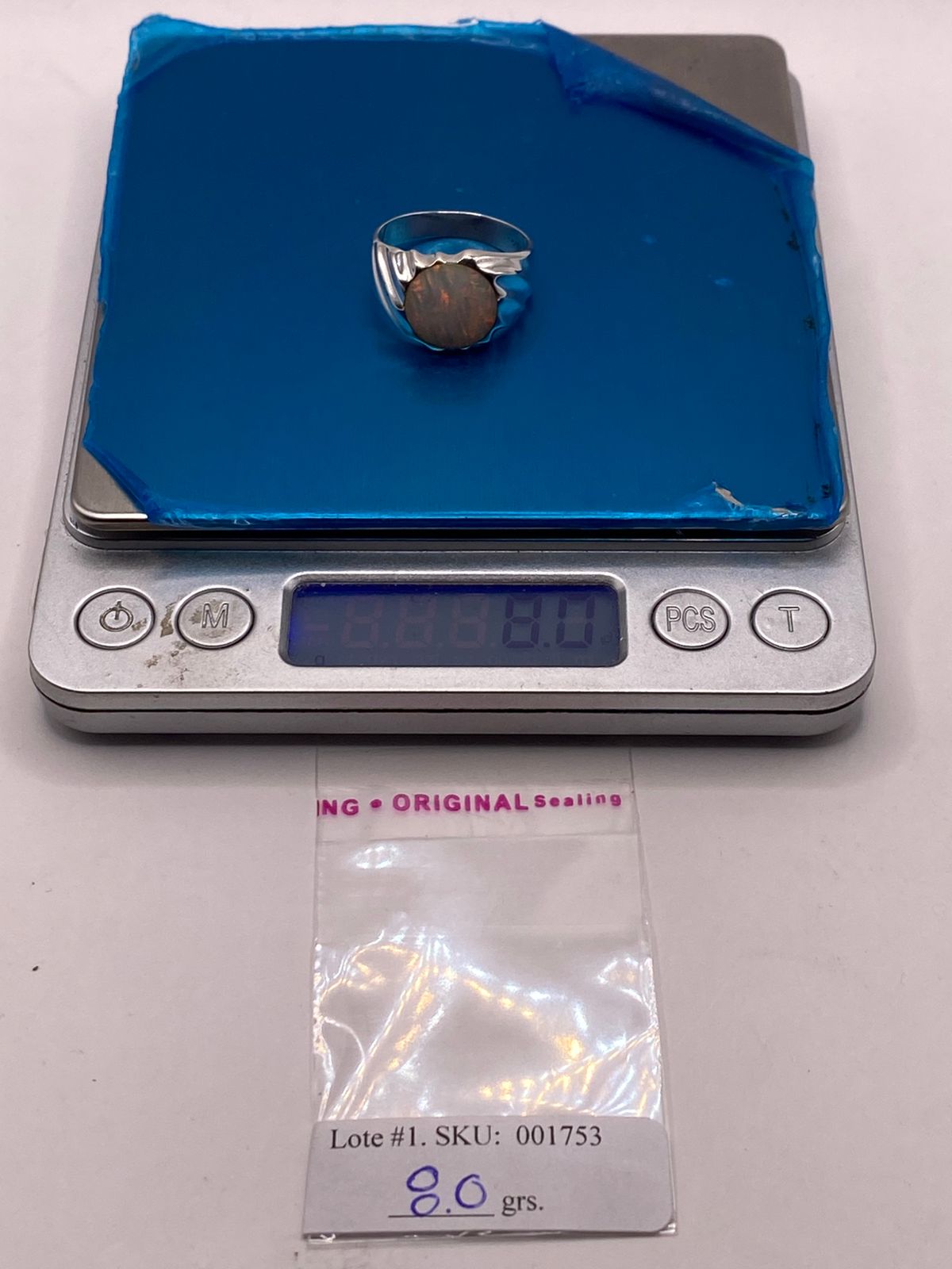 ANILLO CON ÓPALO DE FUEGO IRIDISCENTE EN PLATA LEY .950