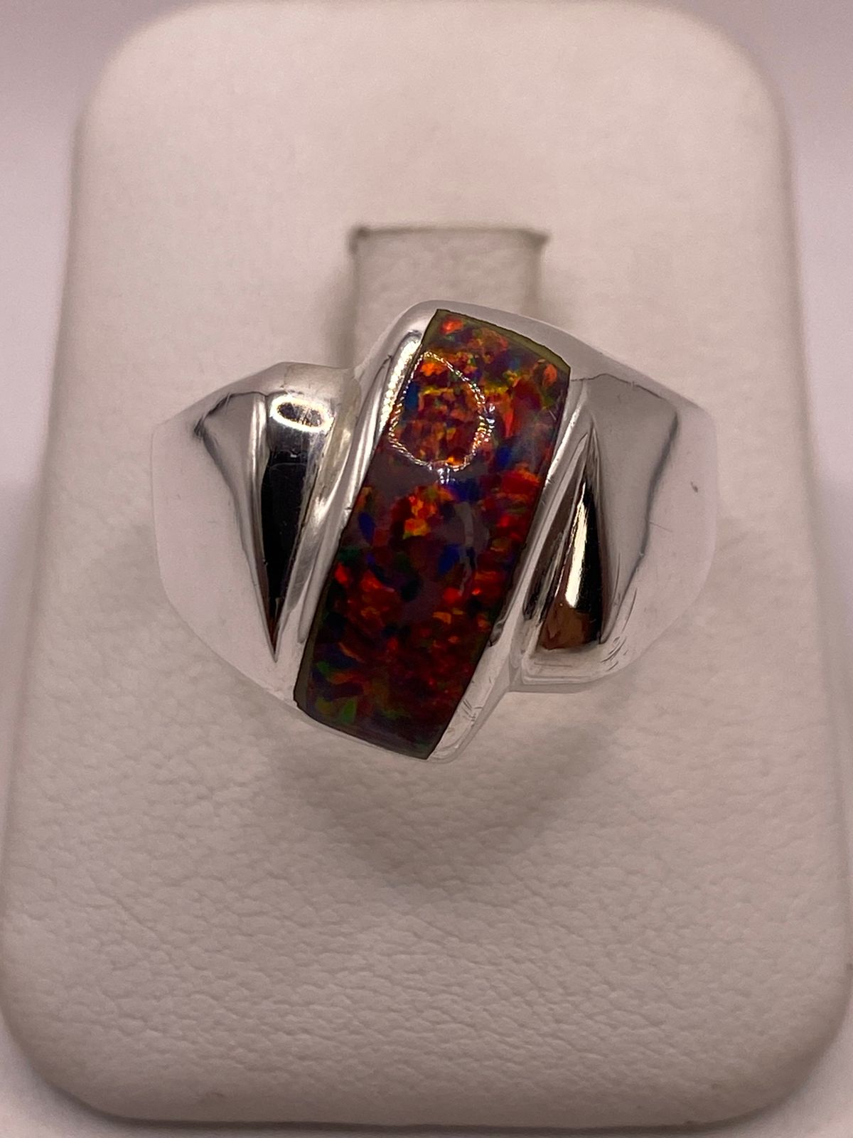 ANILLO DE ÓPALO DE FUEGO MULTICOLOR IRIDISCENTE EN PLATA LEY .925