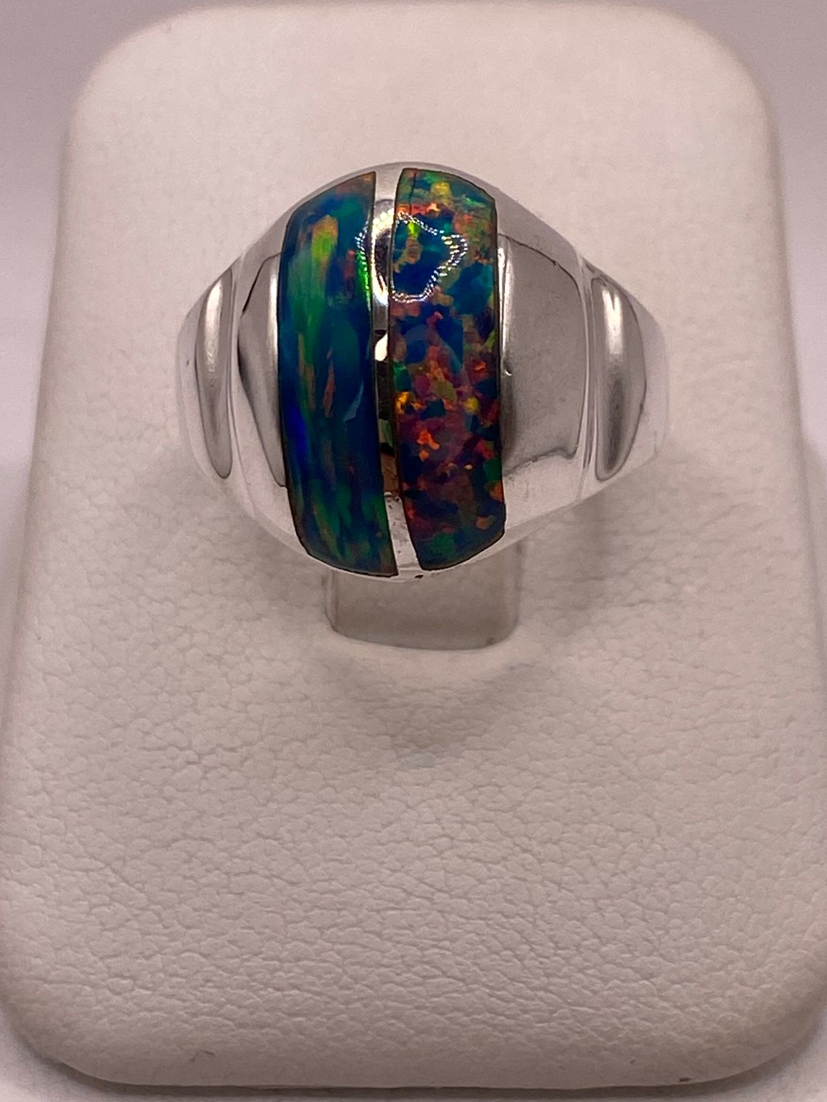 Anillo de Ópalo de Fuego Multicolor Iridiscente en Plata Ley .925
