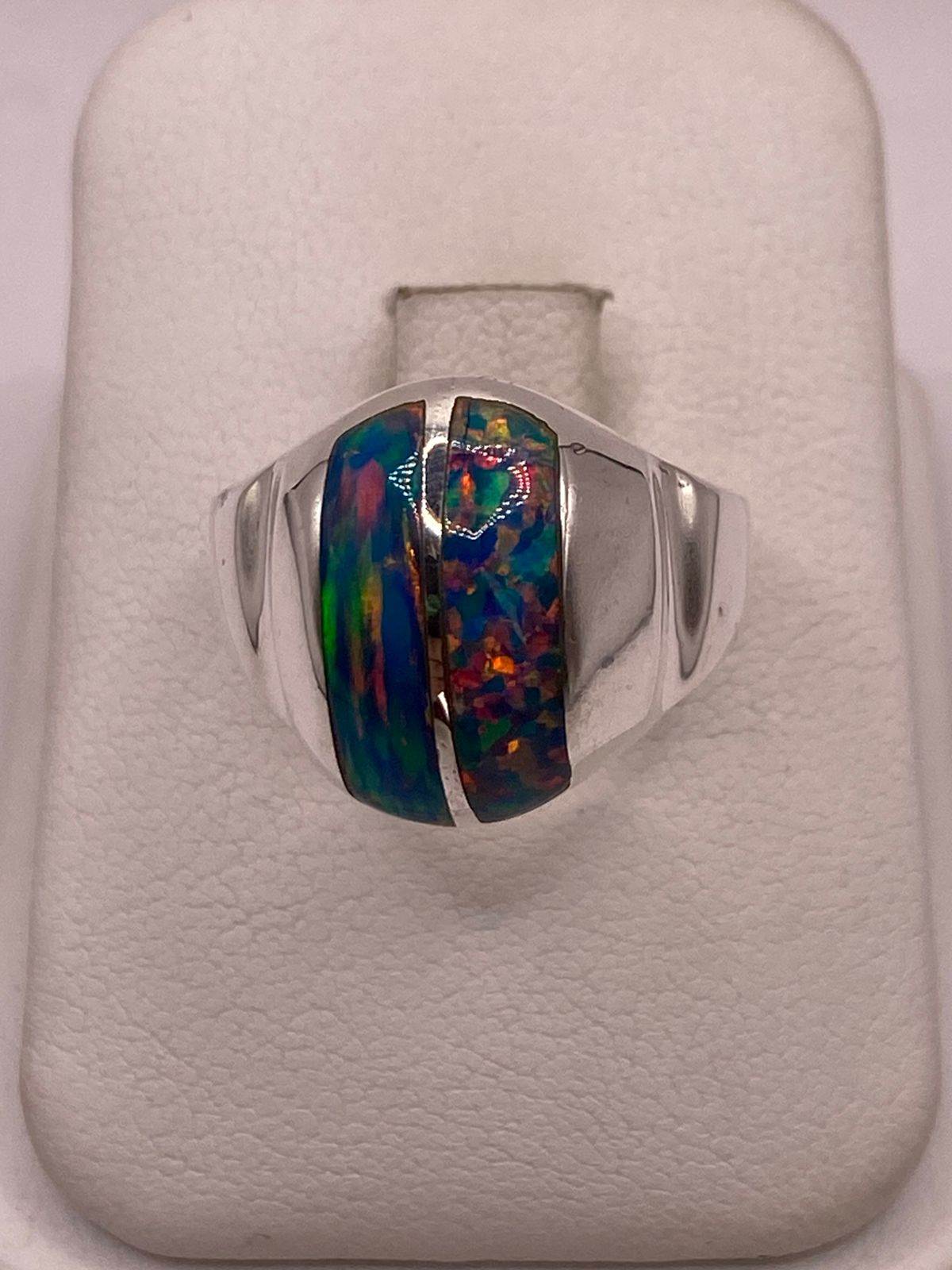 Anillo de Ópalo de Fuego Multicolor Iridiscente en Plata Ley .925