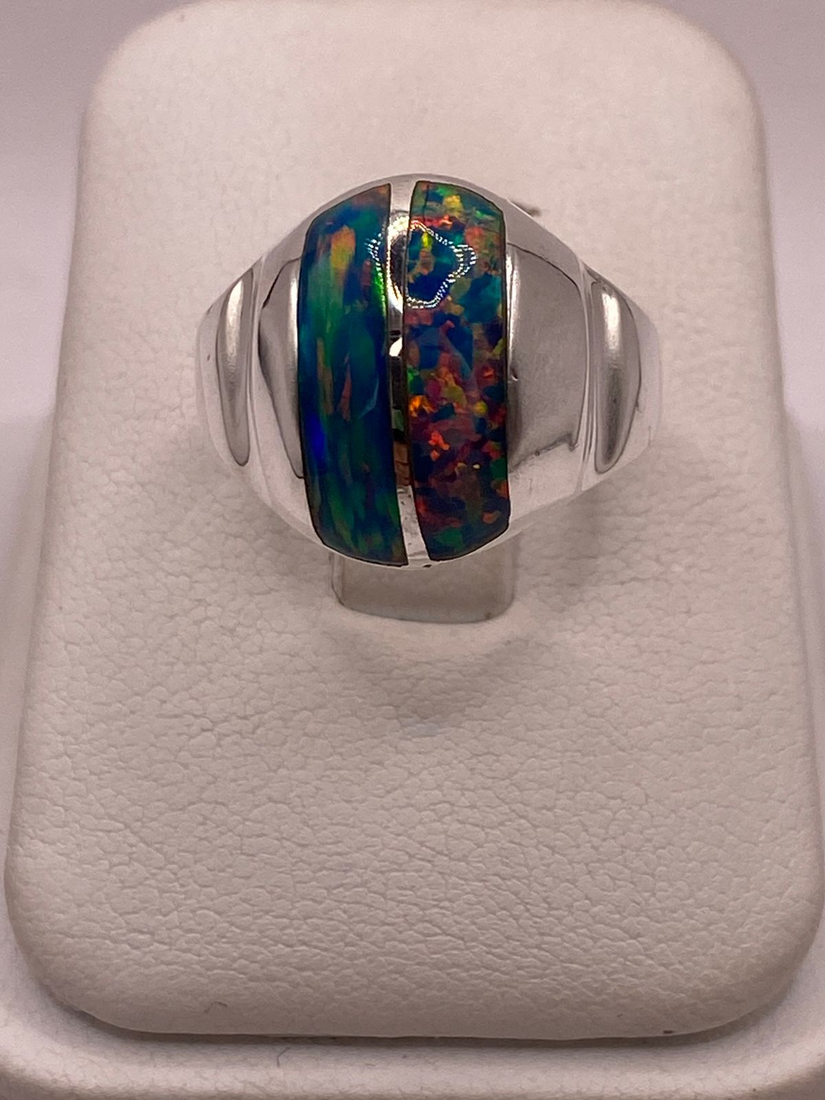 Anillo de Ópalo de Fuego Multicolor Iridiscente en Plata Ley .925