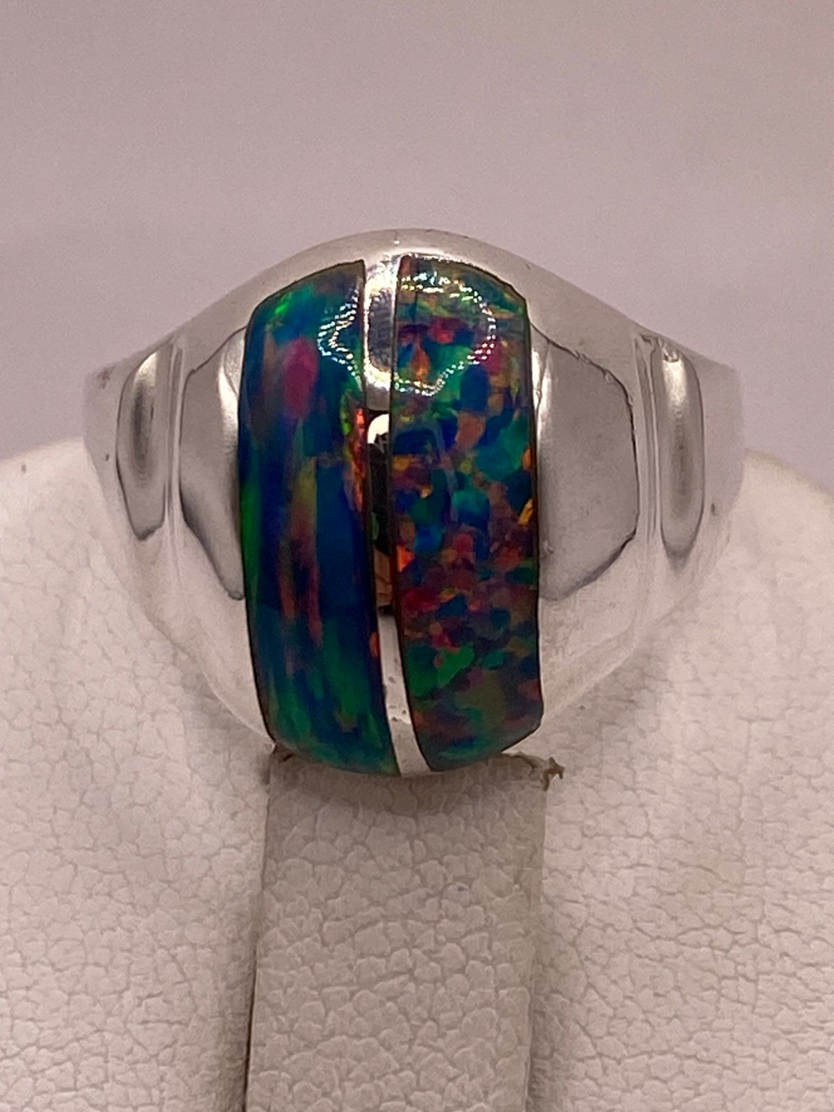 Anillo de Ópalo de Fuego Multicolor Iridiscente en Plata Ley .925