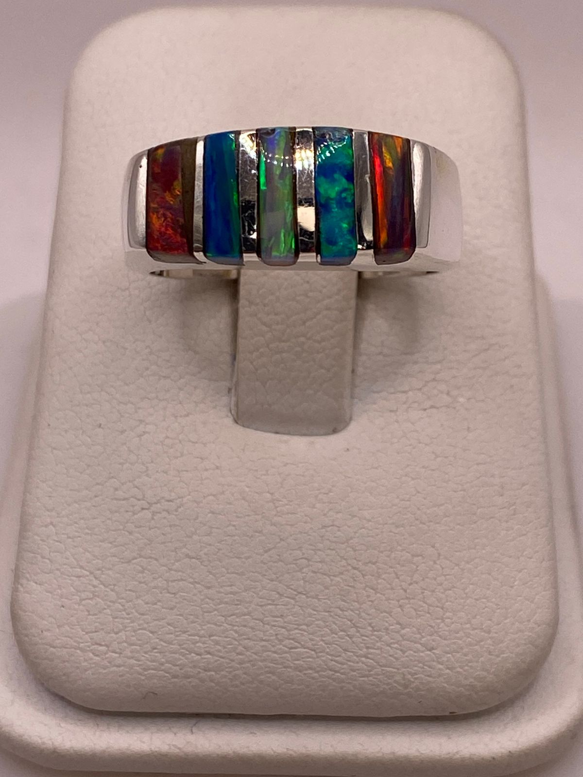 ANILLO DE ÓPALO DE FUEGO MULTICOLOR IRIDISCENTE EN PLATA LEY .925