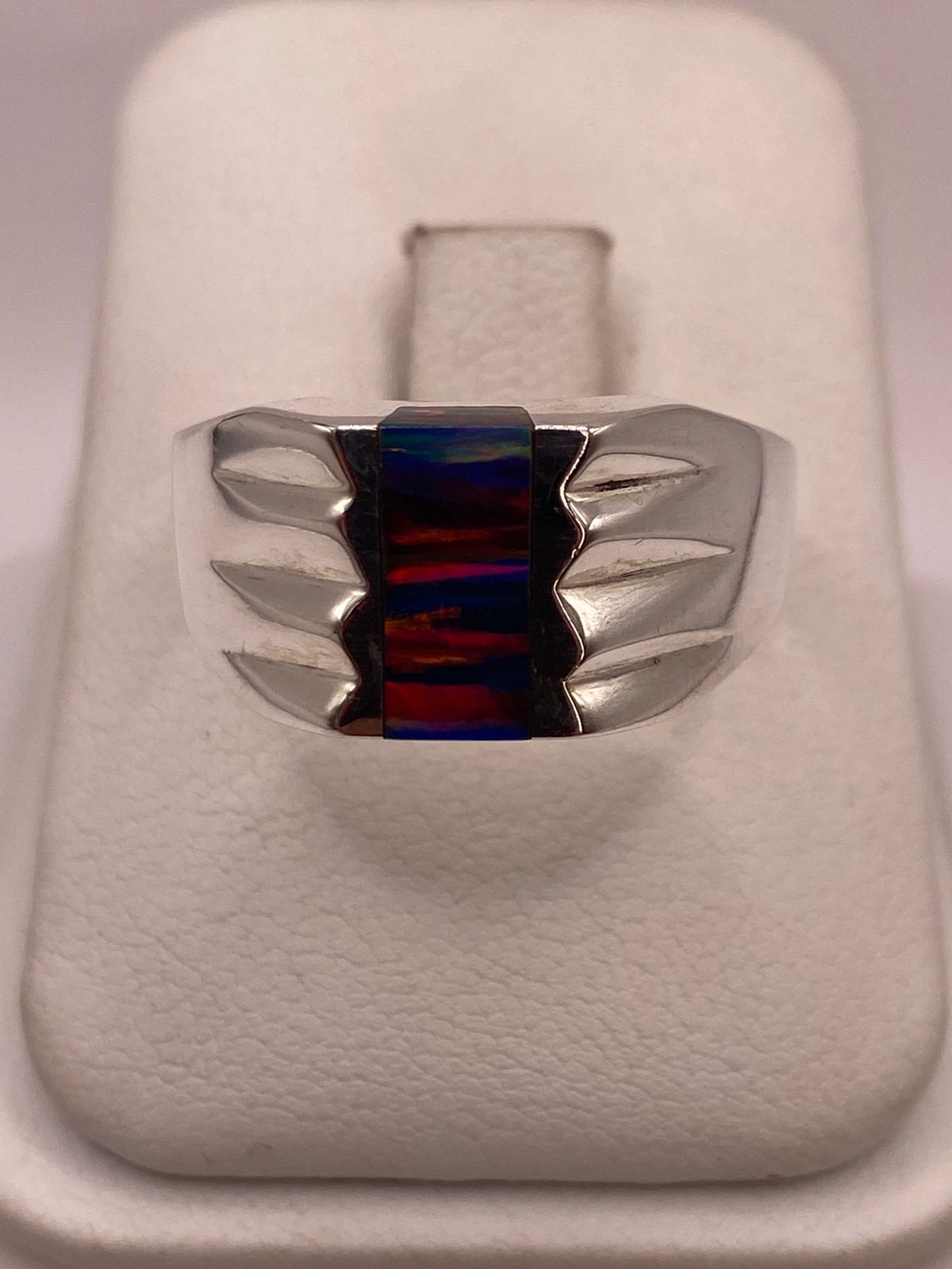 Anillo de Ópalo de Fuego Multicolor Iridiscente en Plata Ley .925
