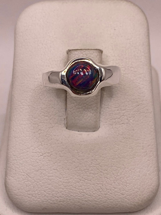 Anillo con Ópalo de Fuego Multicolor Iridiscente en Plata Ley .950, vista frontal