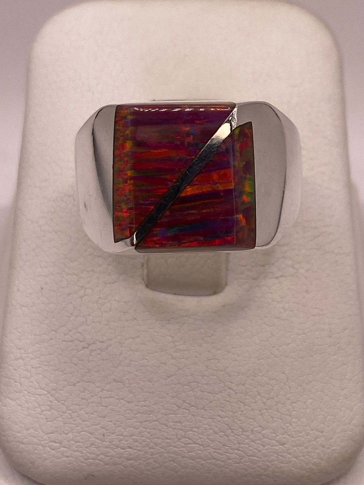 Anillo de Ópalo de Fuego Multicolor en Plata Ley .925