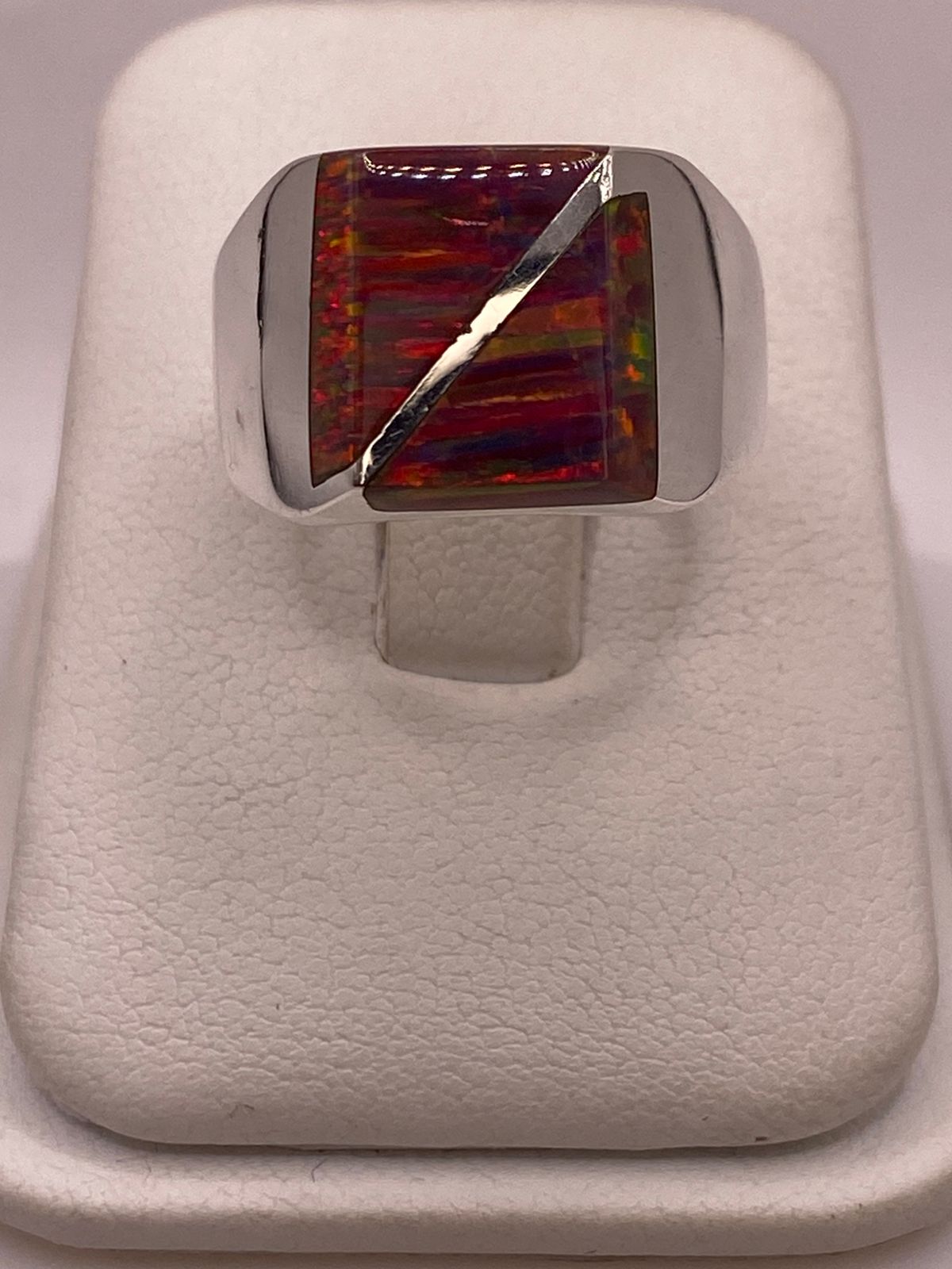 Anillo de Ópalo de Fuego Multicolor en Plata Ley .925